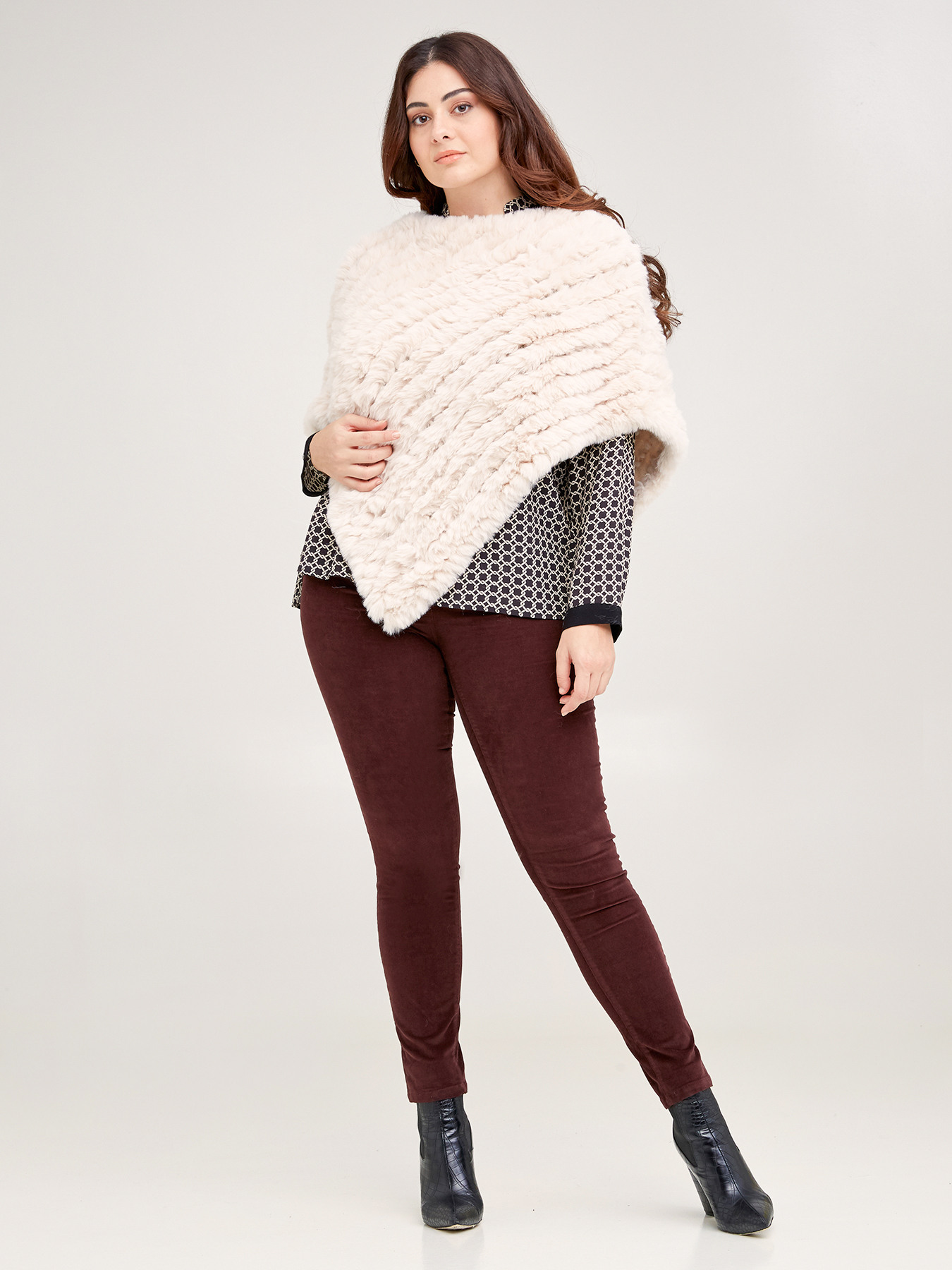 Mantella in similpelliccia image number 2