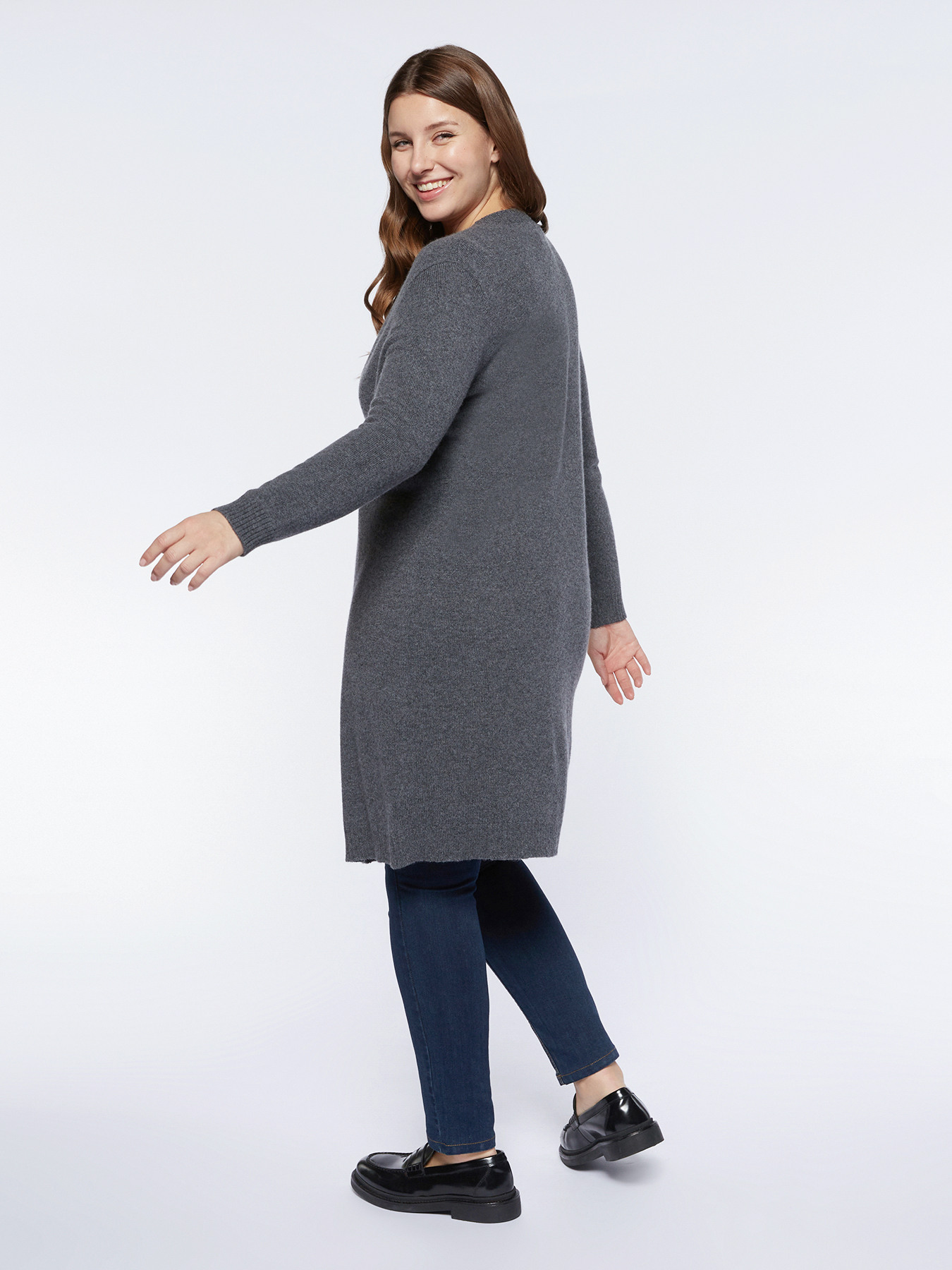 C&aacute;rdigan largo con texto lateral image number 1