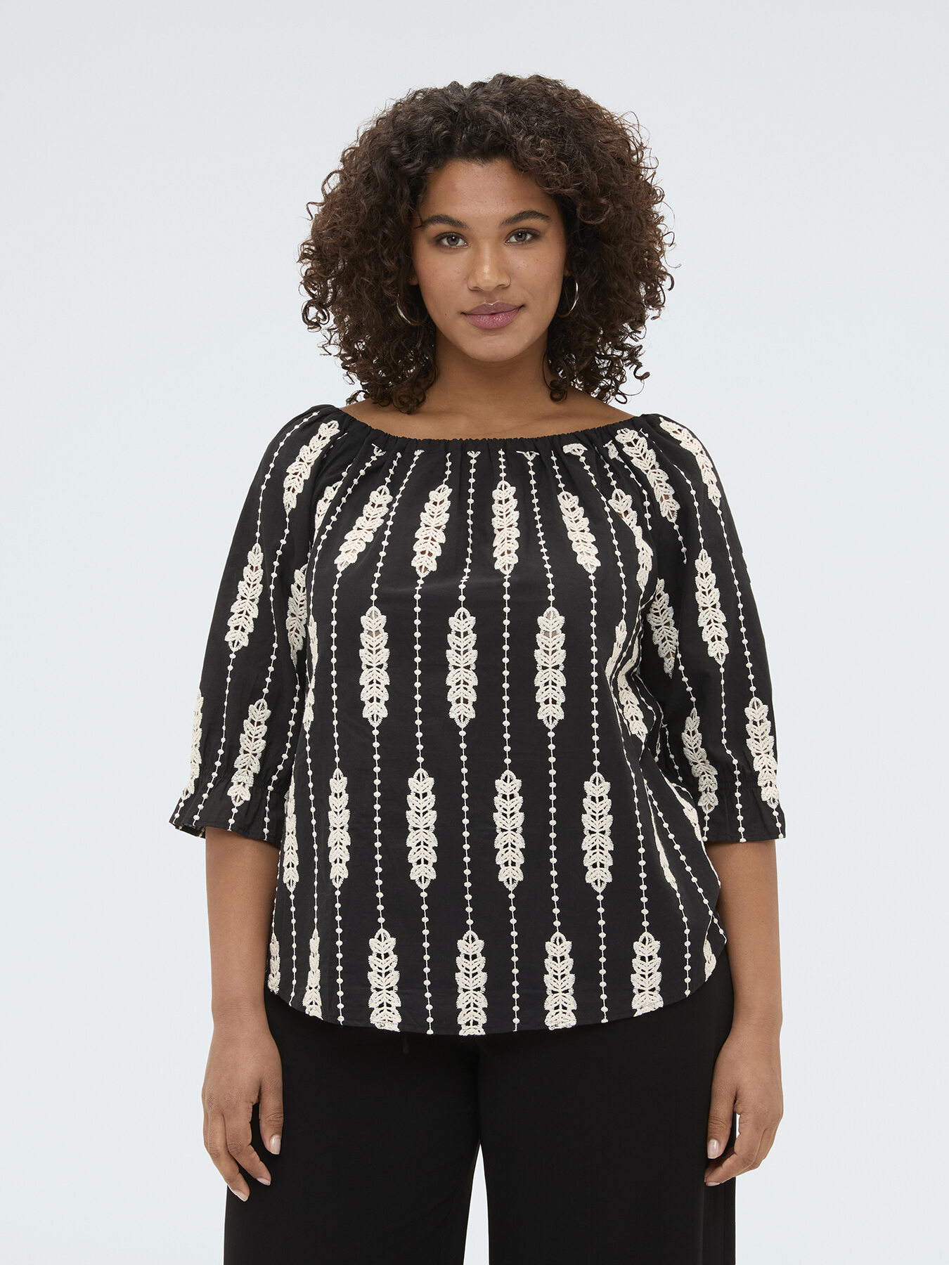 Off-shoulder blouse with embroidery image number 3