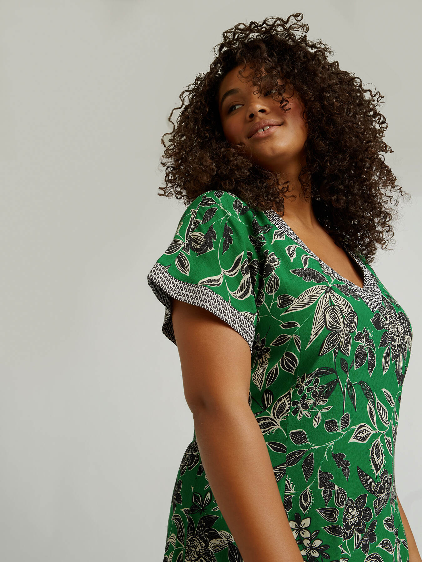 Robe longue &agrave; fleurs en viscose image number 2