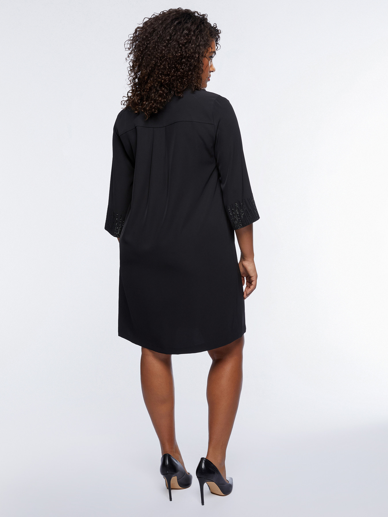 Robe avec strass au bas de la manche image number 1