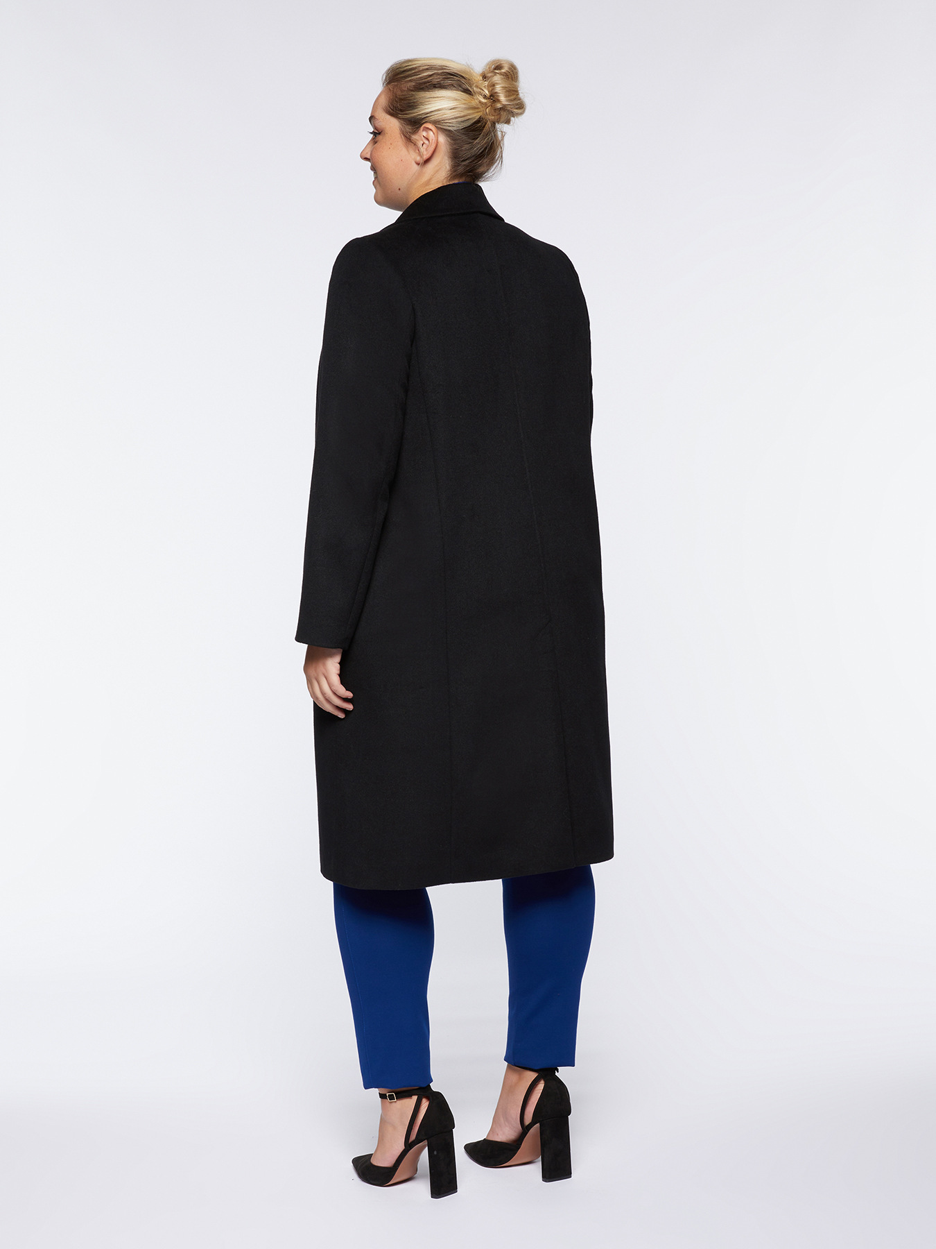 Abrigo largo con dos botones image number 1