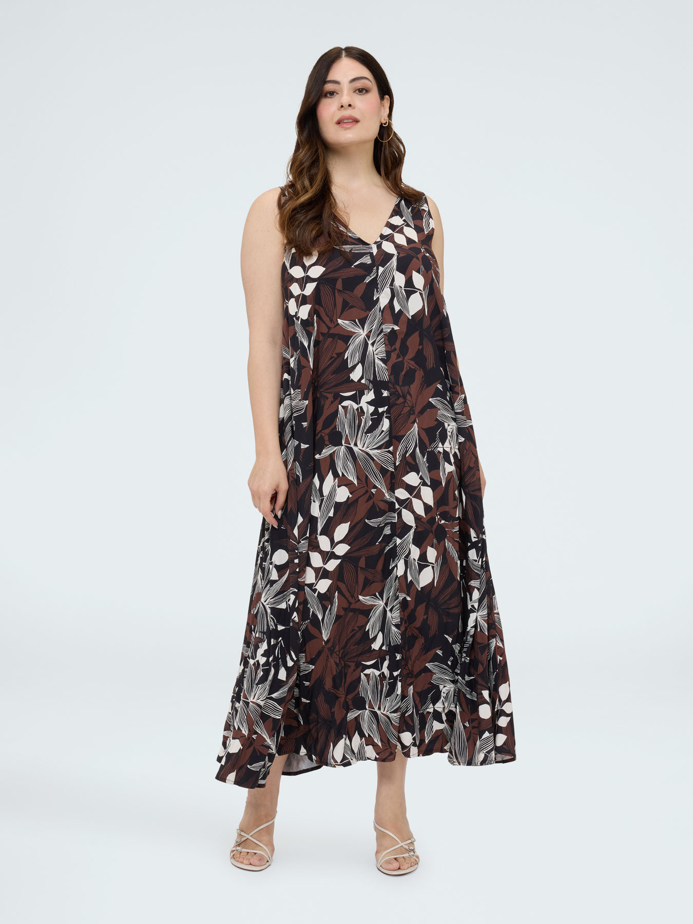 Long V-neck dress image number 0