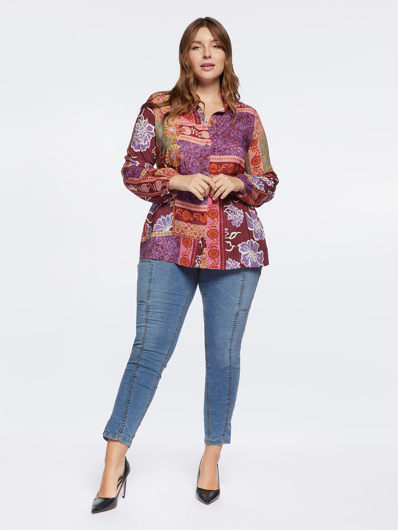 Camisa con cuello redondo estampada image number 1