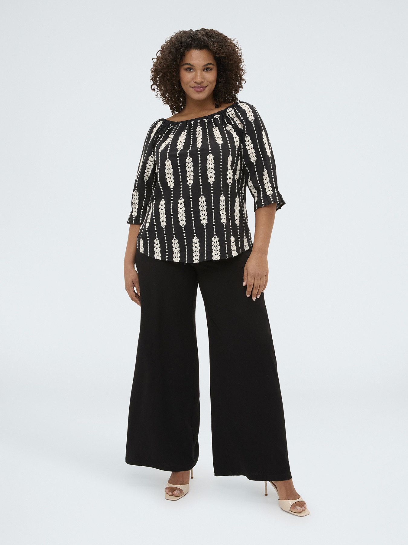Off-shoulder blouse with embroidery image number 2