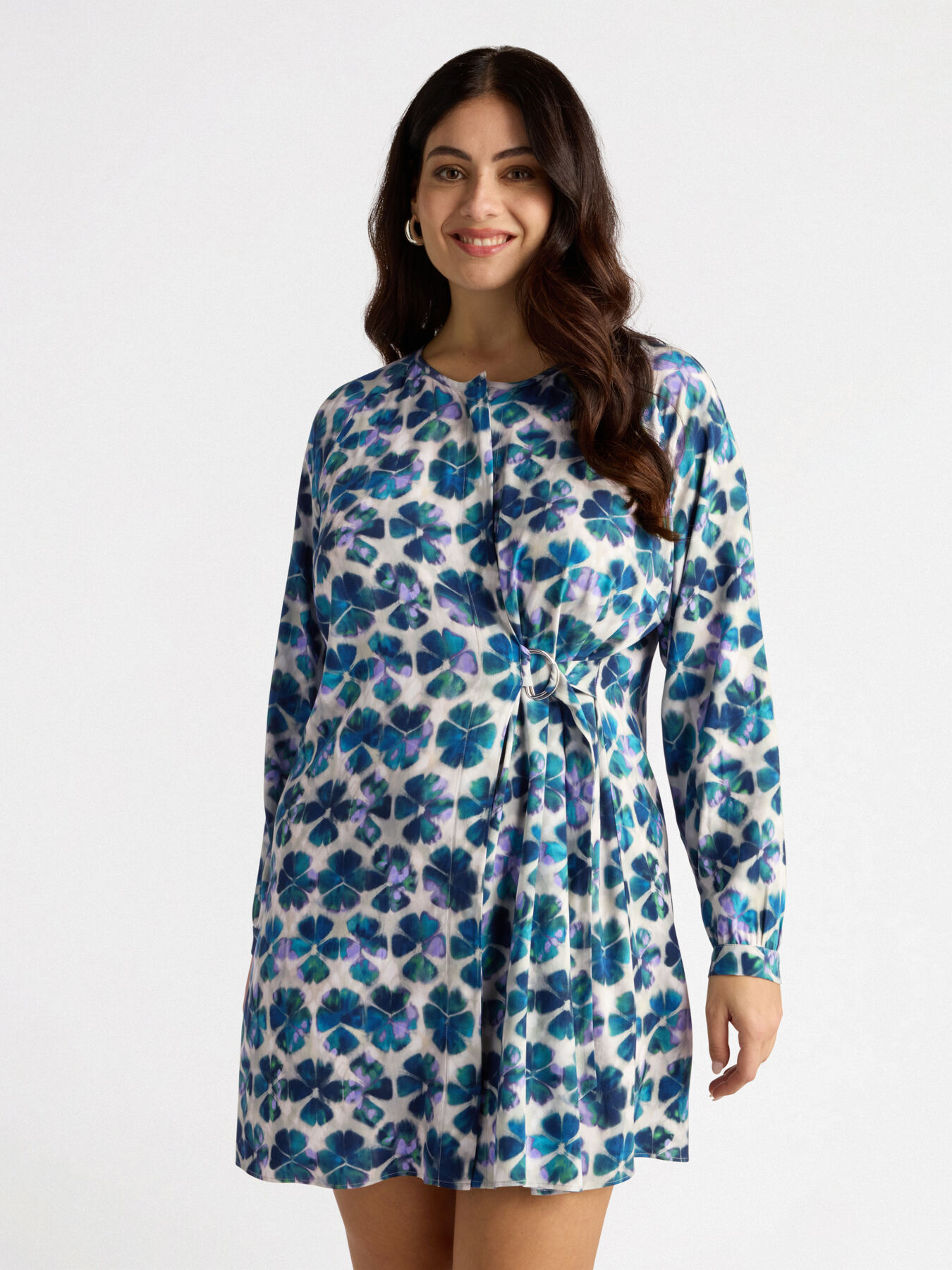 Bedrucktes kurzes Kleid mit G&uuml;rtel image number 2