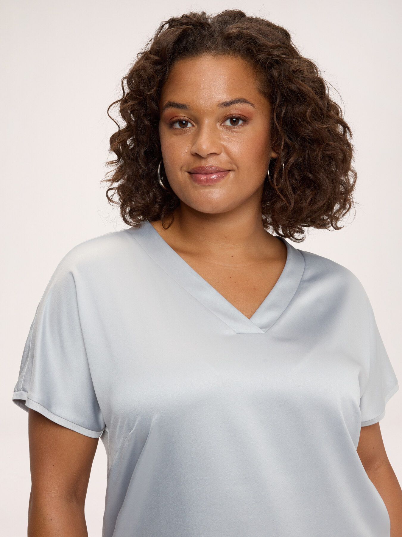 Bi-material T-shirt in viscose satin image number 3