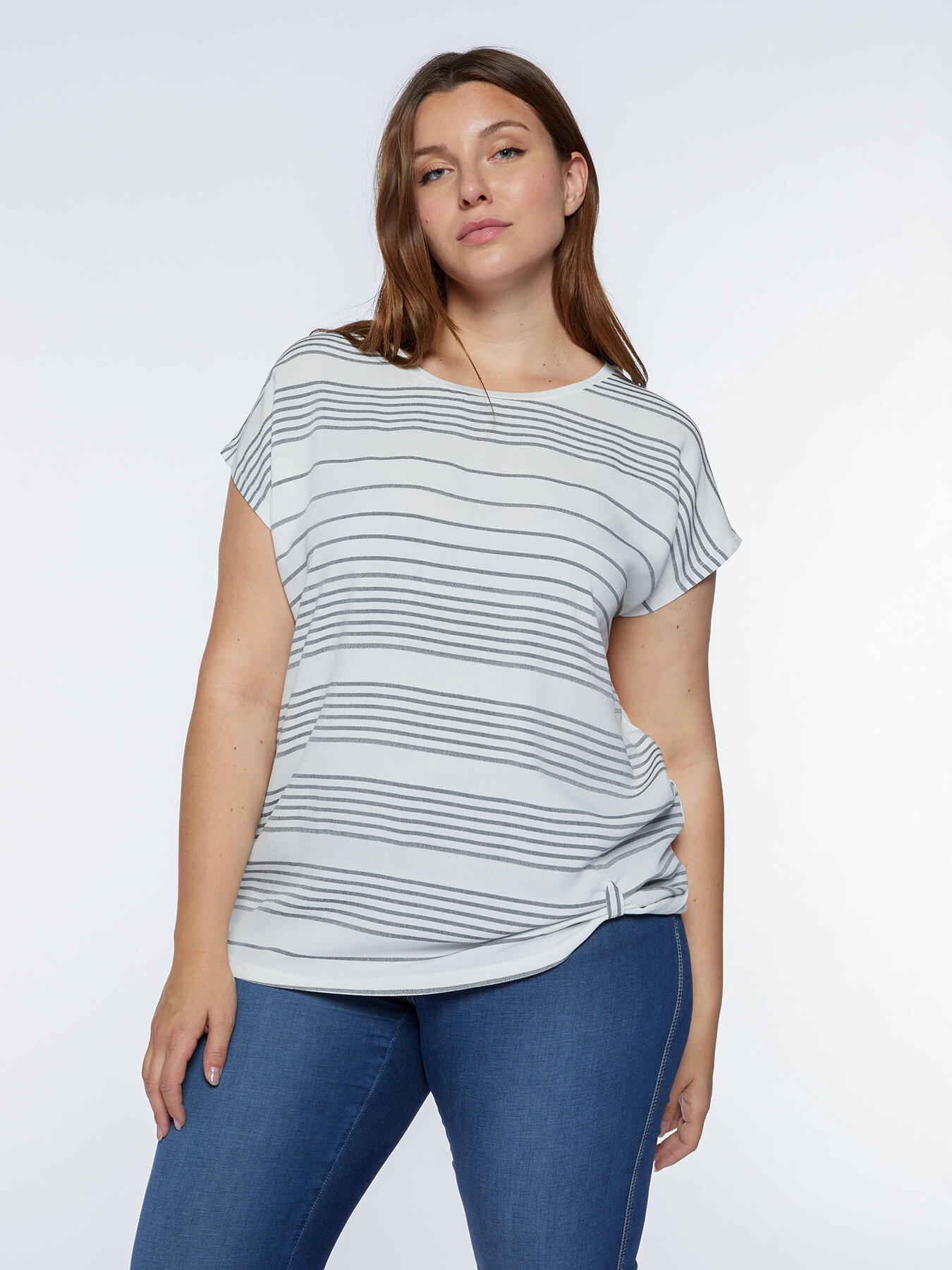 Gestreiftes T-Shirt mit Schlaufe am Abschluss image number 0