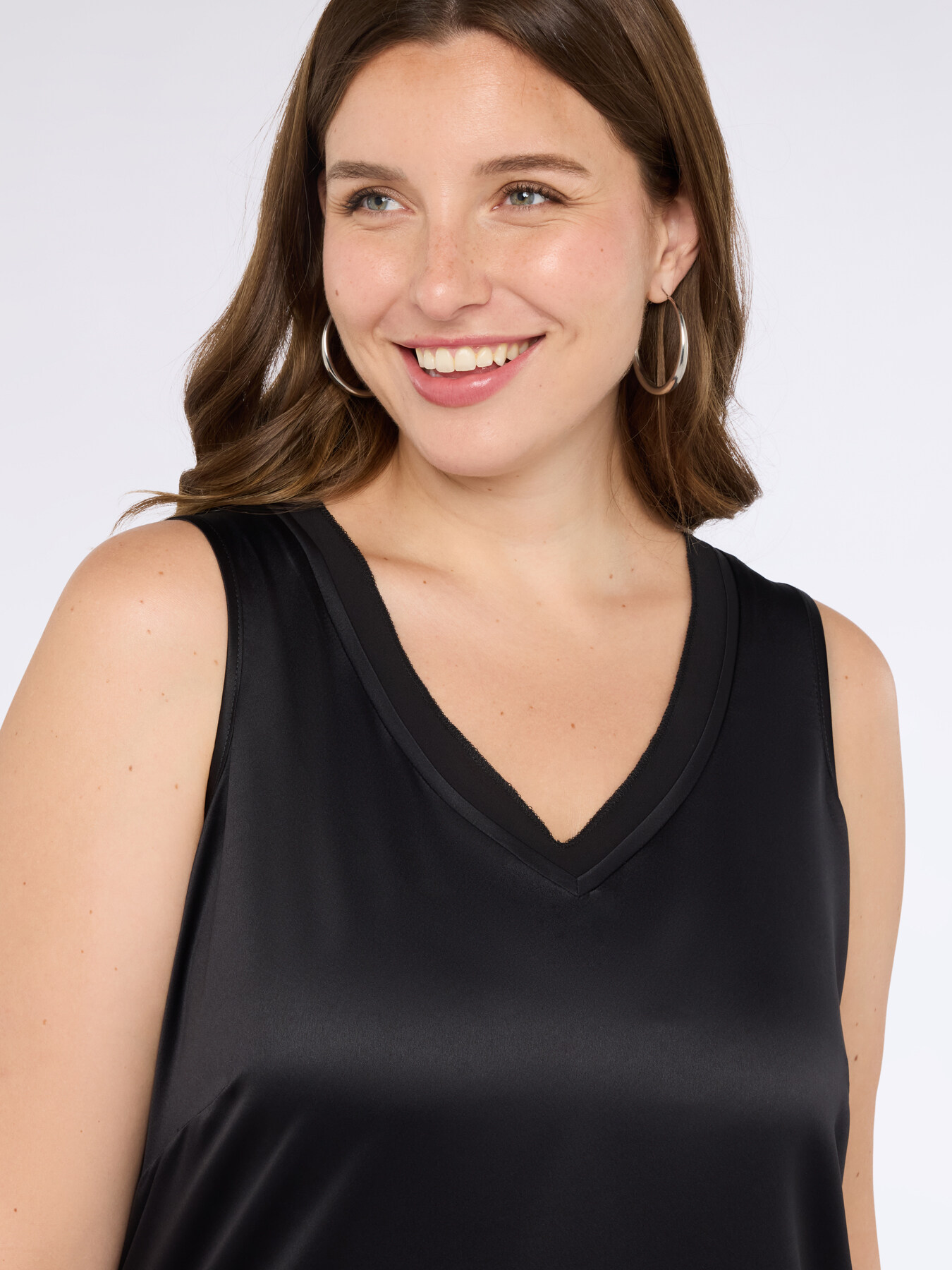 Two-material top with V-neck image number 3