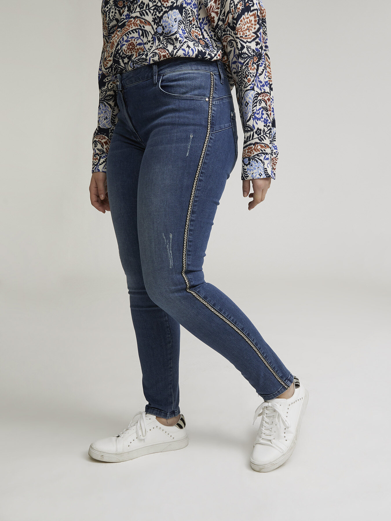 Jeans skinny Giada con passamaneria image number 0