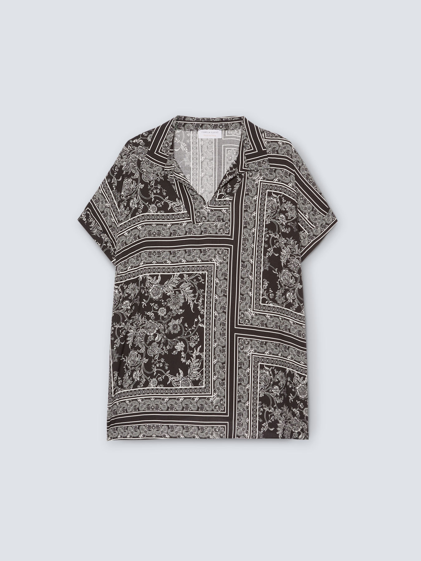 Blusa con estampado de bandana en blanco y negro image number 3