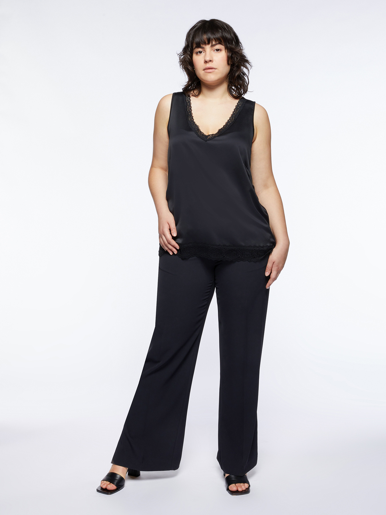 Pantal&oacute;n fluido con aberturas en la parte inferior image number 2