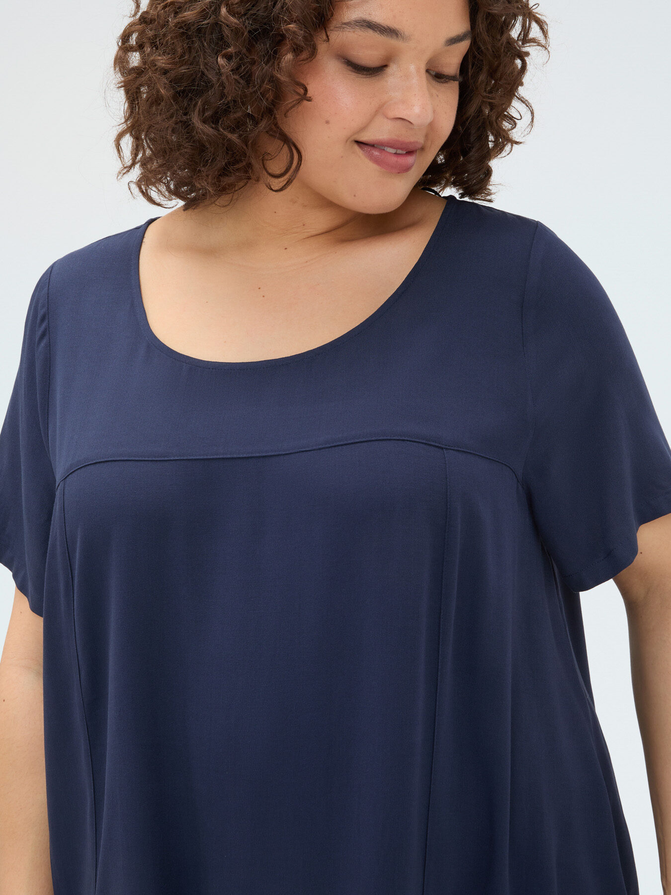 Egg-shaped dress image number 3