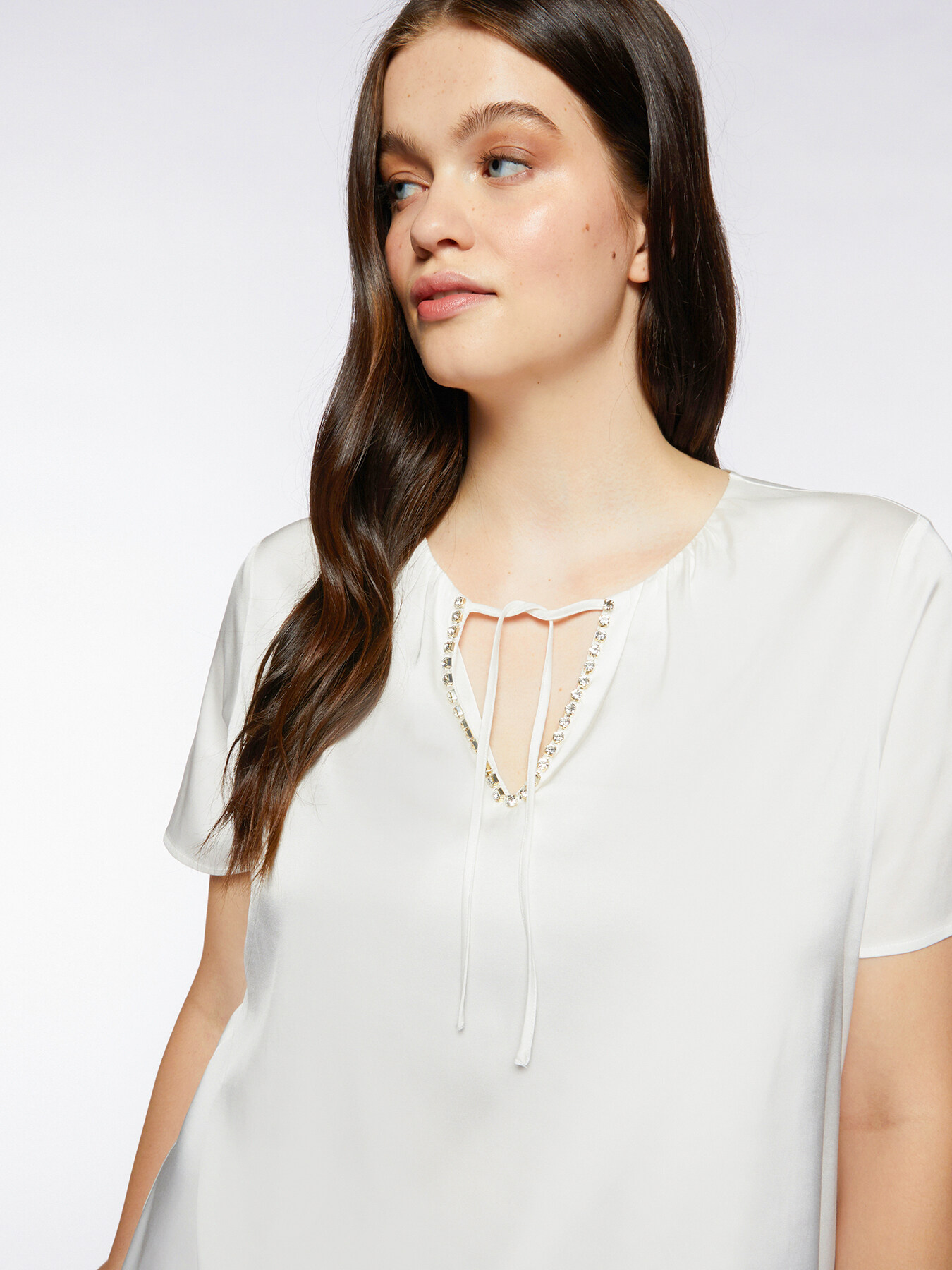 Blusa in raso con ricamo image number 3