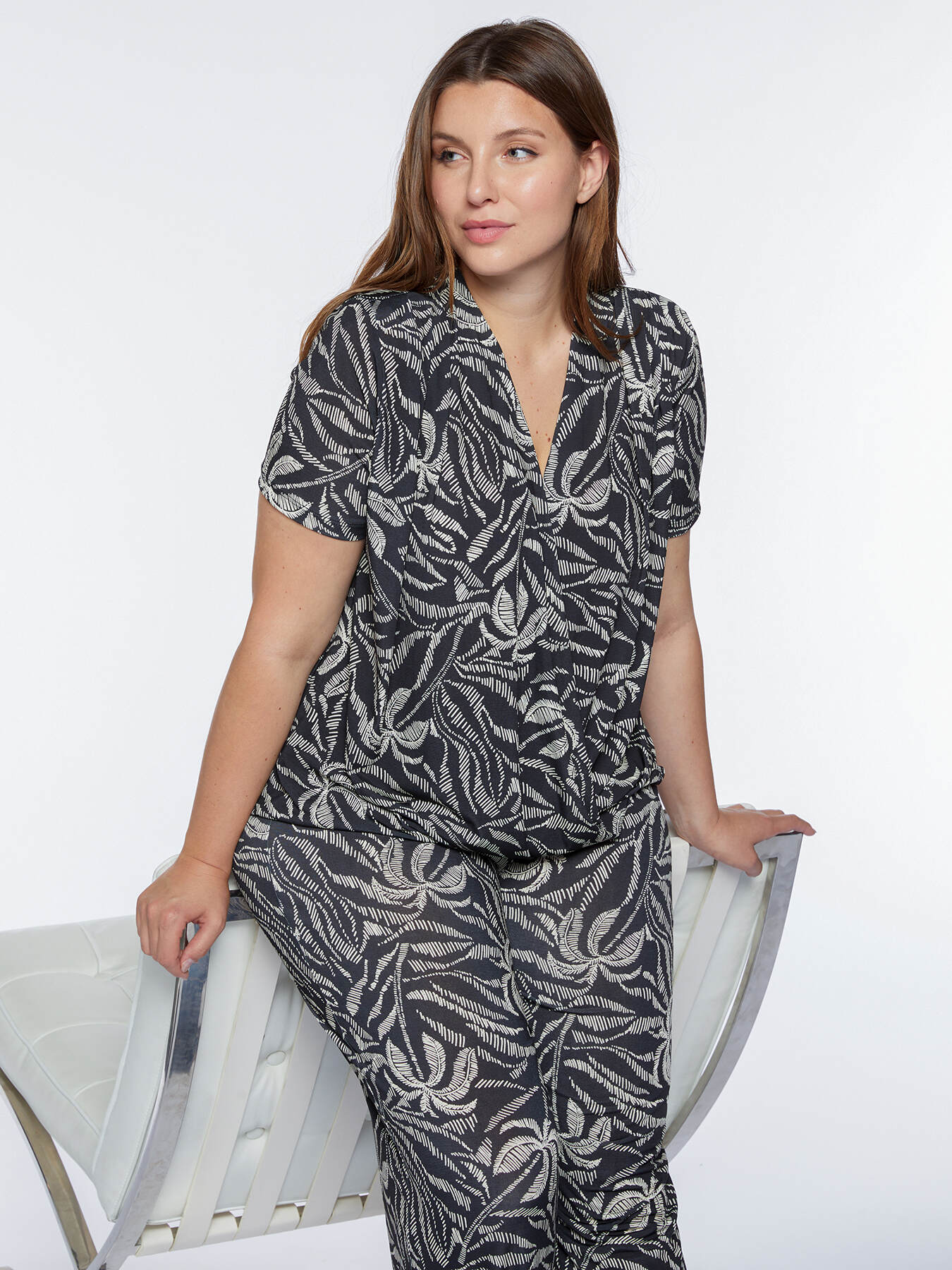 T-shirt stampata con incrocio image number 3