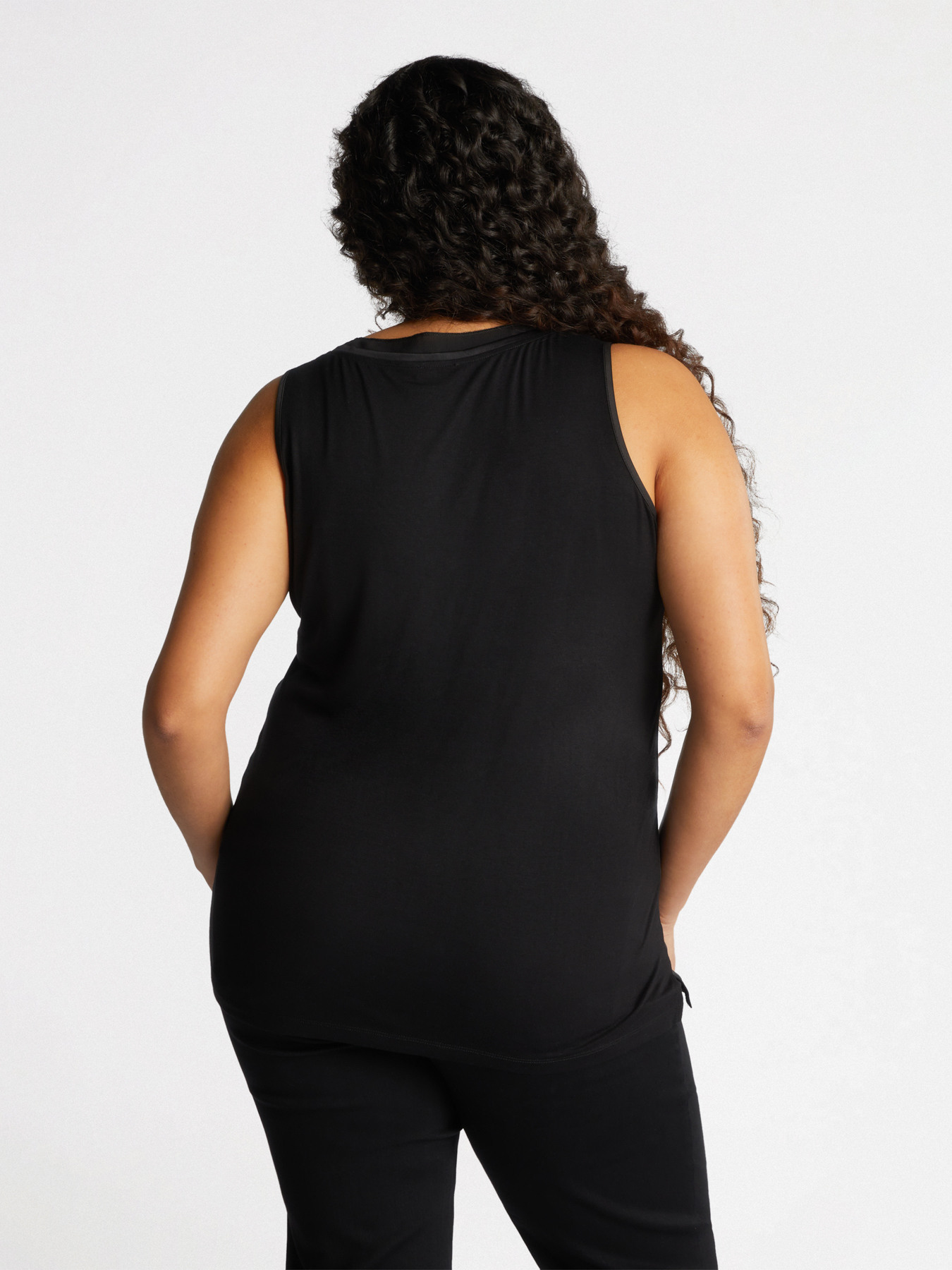 Two-fabric top with V-neck image number 2