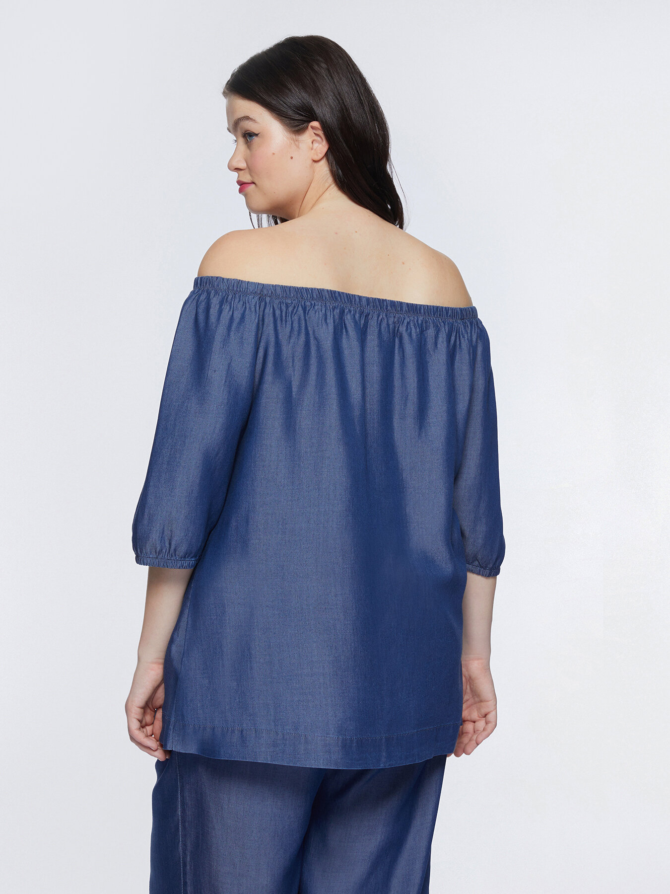Blusa off shoulders in TENCEL&trade; image number 2