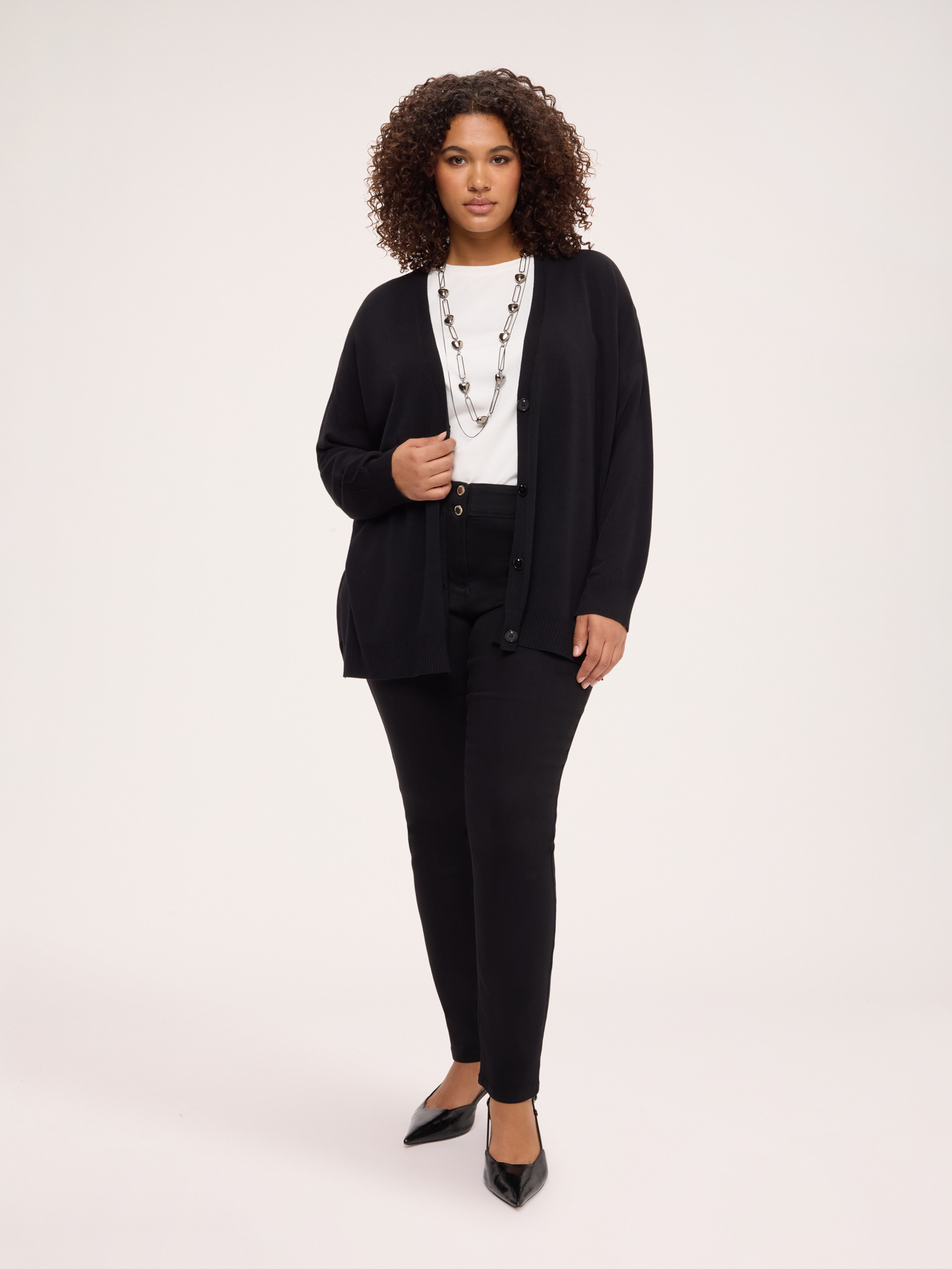 Cardigan col en V en tricot fin image number 2