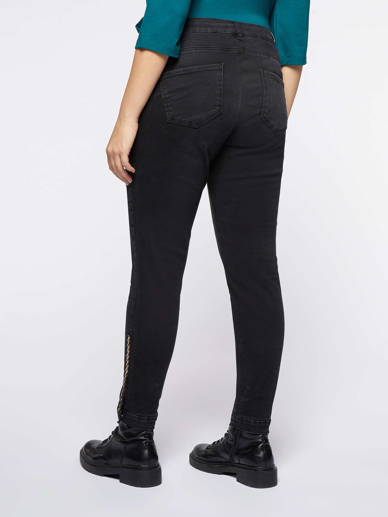 Skinny-Jeans Push Up mit Stickerei. image number 1