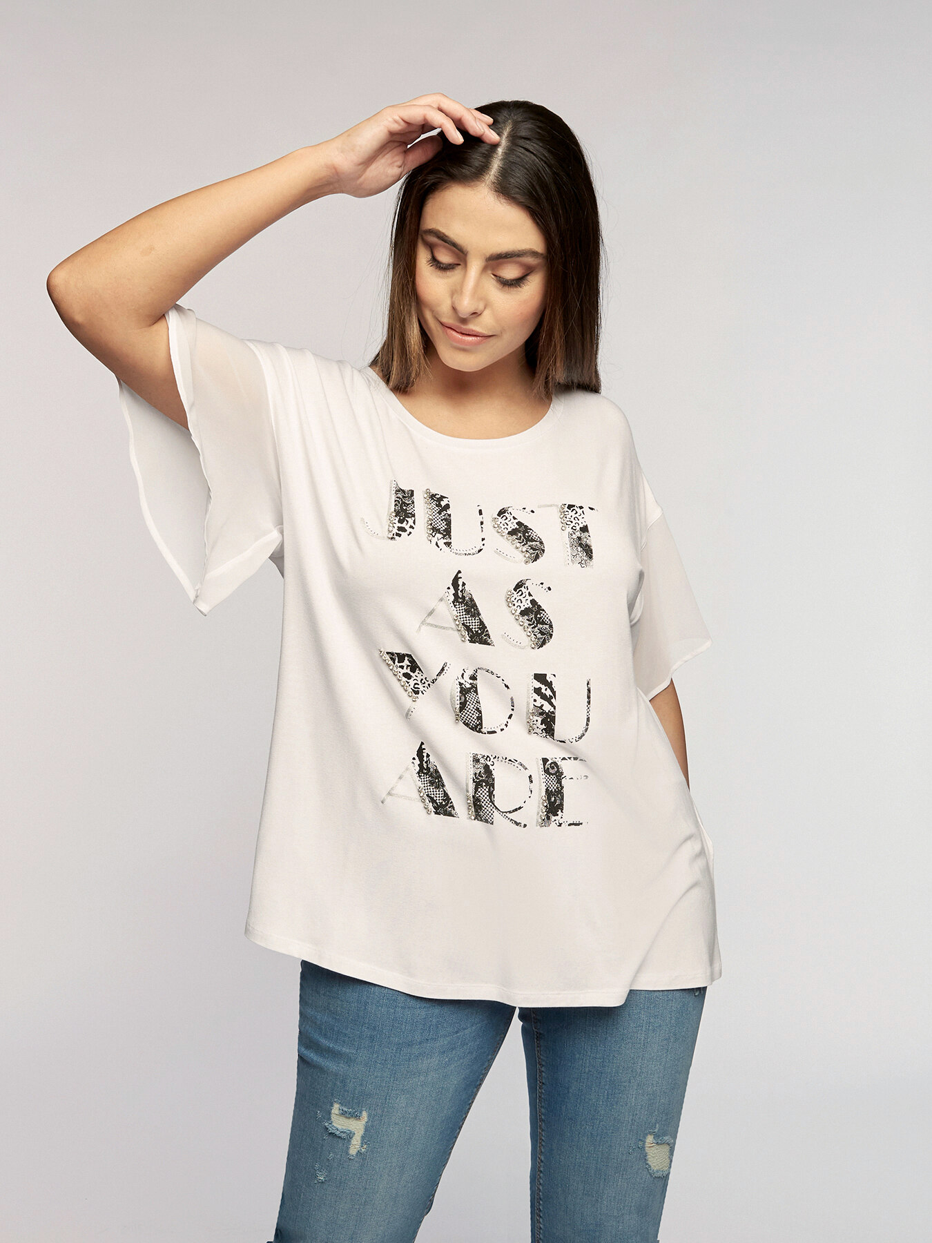 T-shirt with lettering and rhinestones image number 0