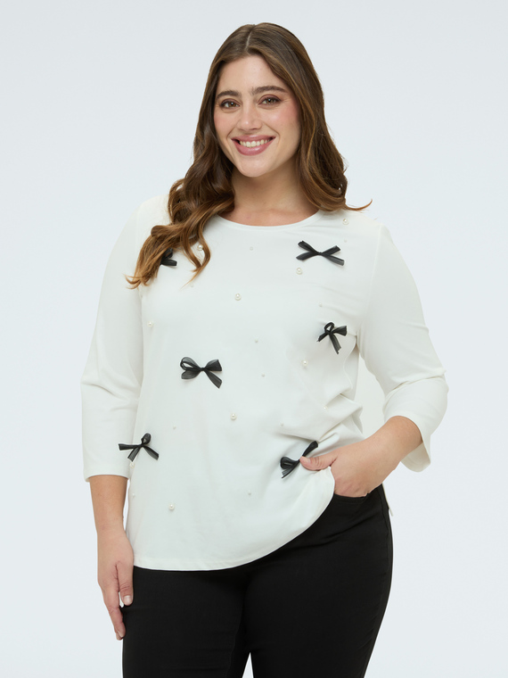 T-shirt in cotone con perle e fiocchetti