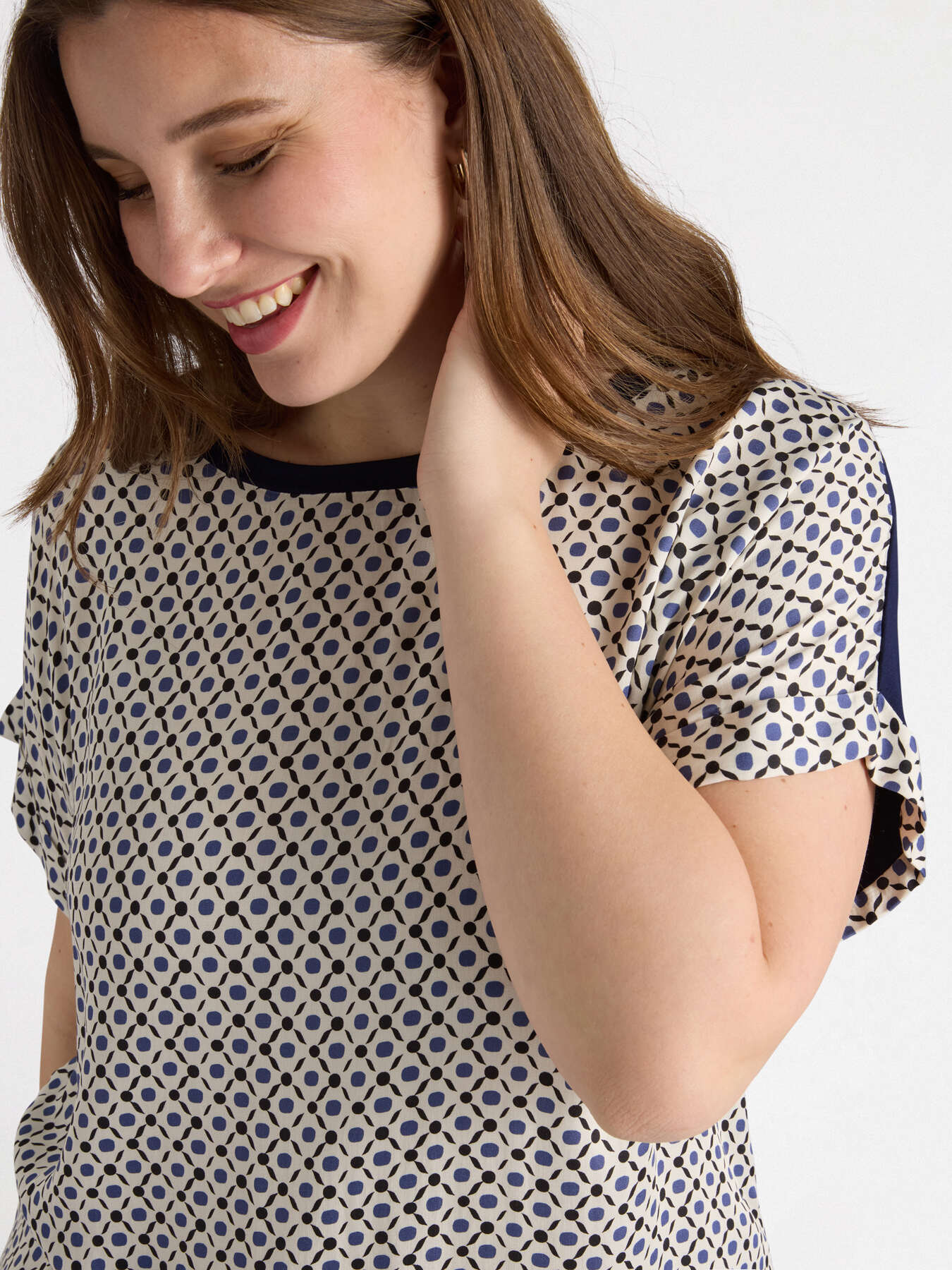 Camiseta bimaterial con estampado &oacute;ptico image number 3