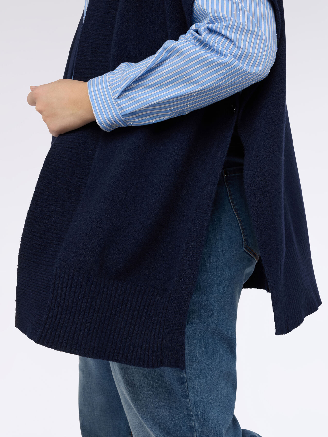 Maxi fine knit vest with kimono sleeves image number 3