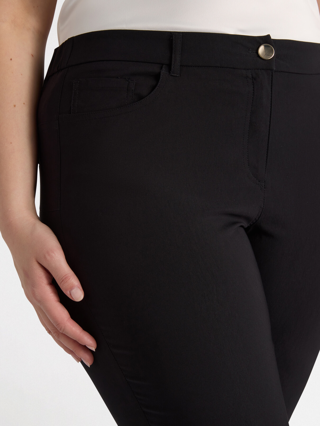 Pantalon capri &agrave; cinq poches image number 3