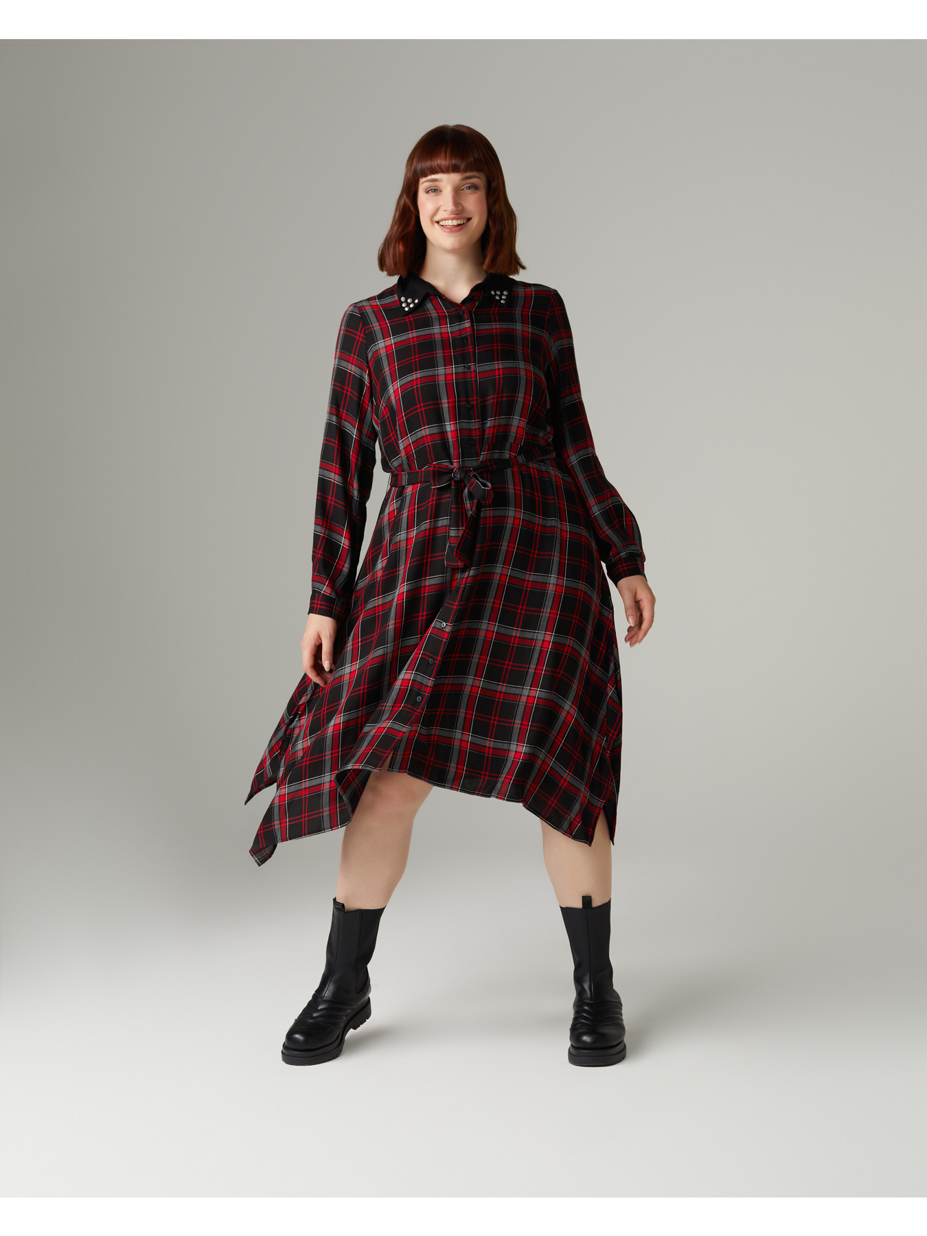 Robe &agrave; carreaux tartan avec cabochons image number 5