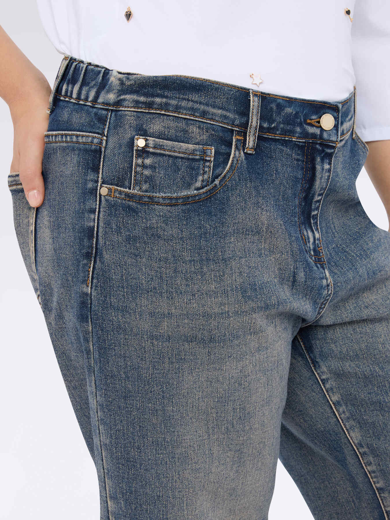 Wide-leg cropped jeans image number 3