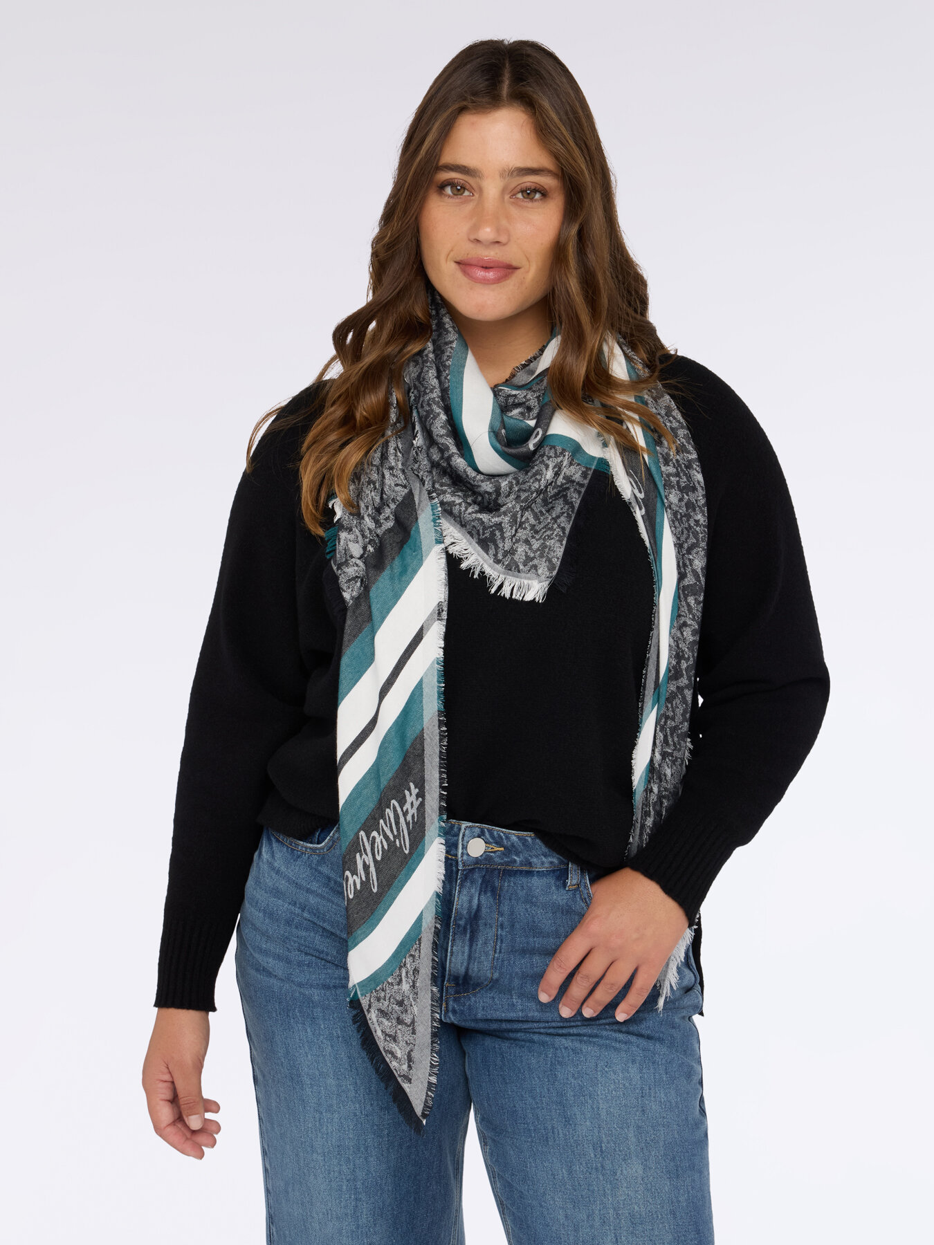 Foulard long avec imprim&eacute; et bords effiloch&eacute;s image number 0