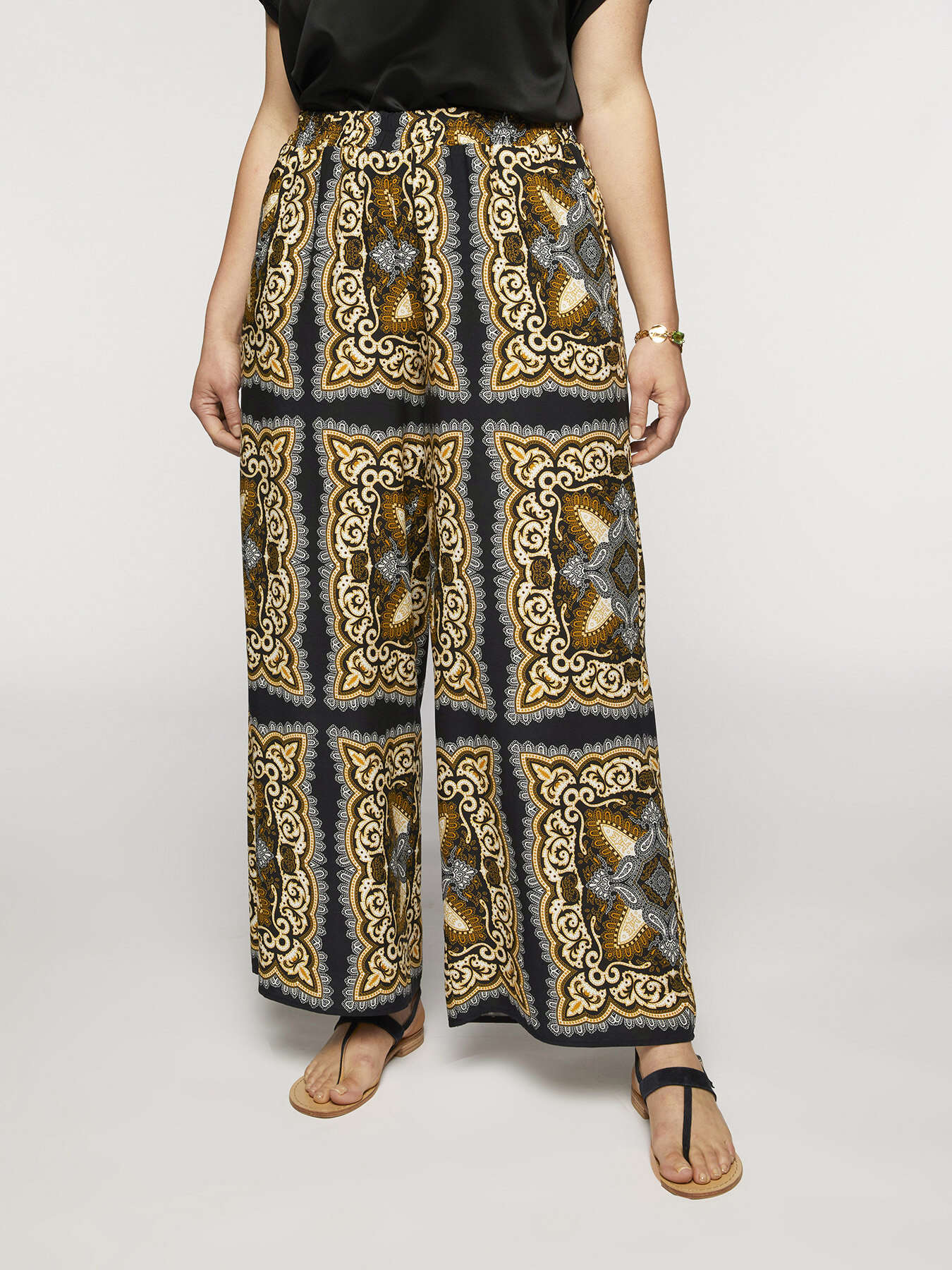 Pantaloni in viscosa dalla stampa bandana image number 3