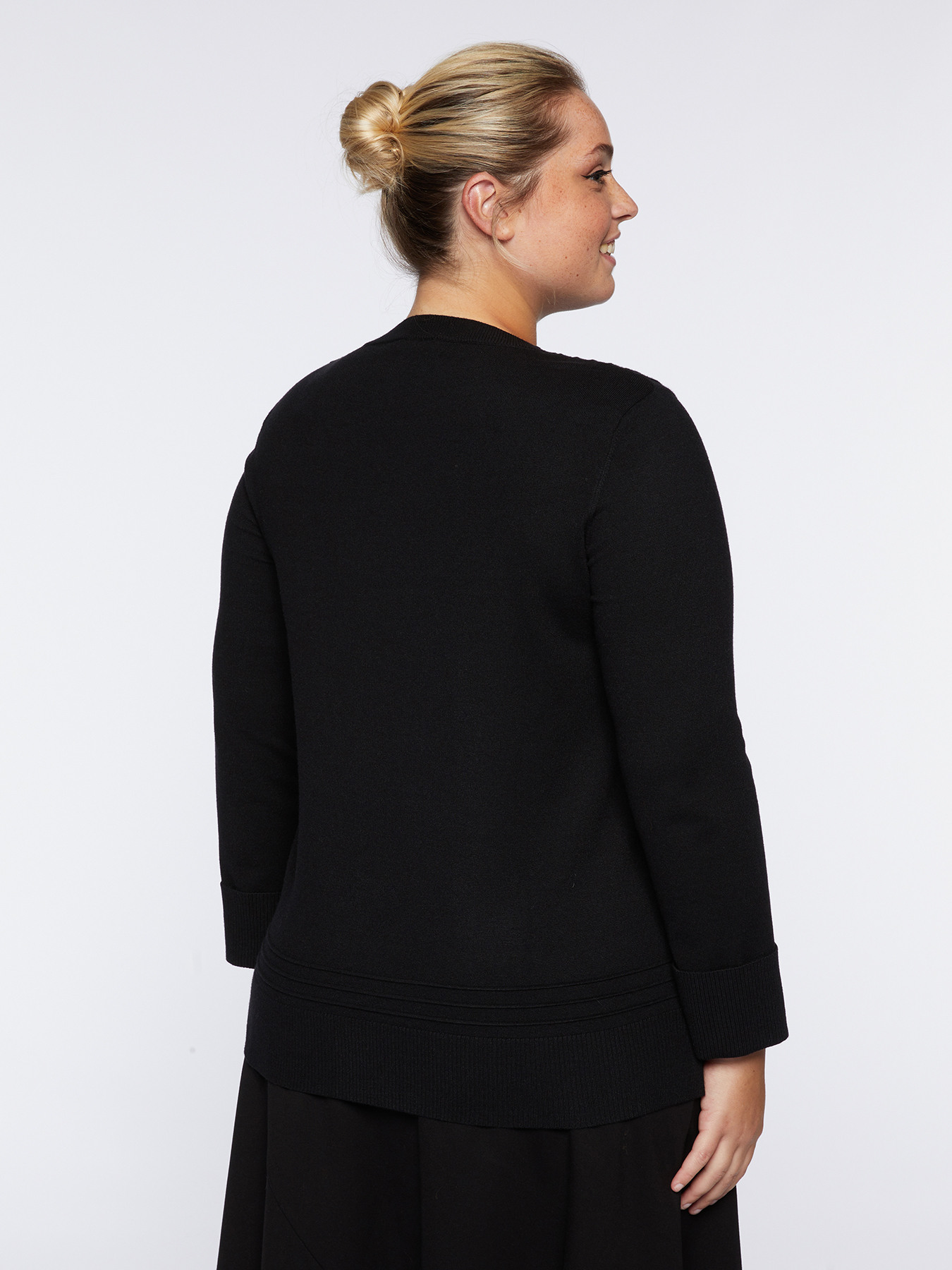 Jersey otomano de ECOVERO&trade; con botones image number 1