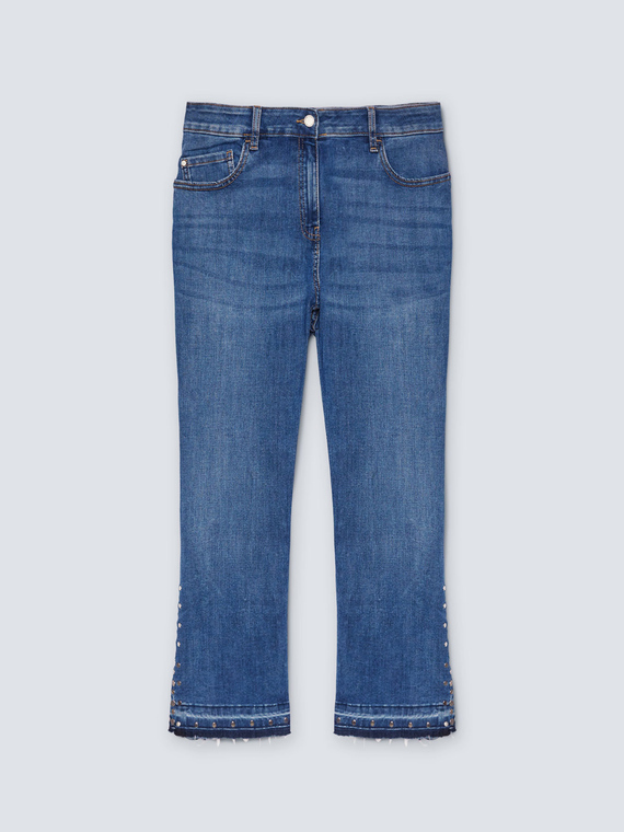 Cropped-Jeans mit Nieten am Abschluss