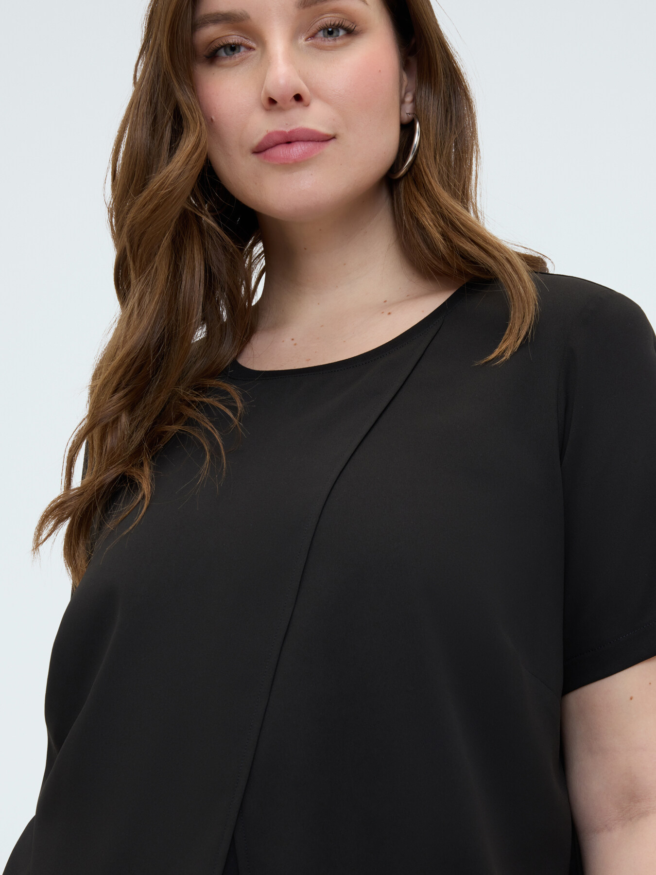 Bi-material t-shirt with wallet detail image number 2