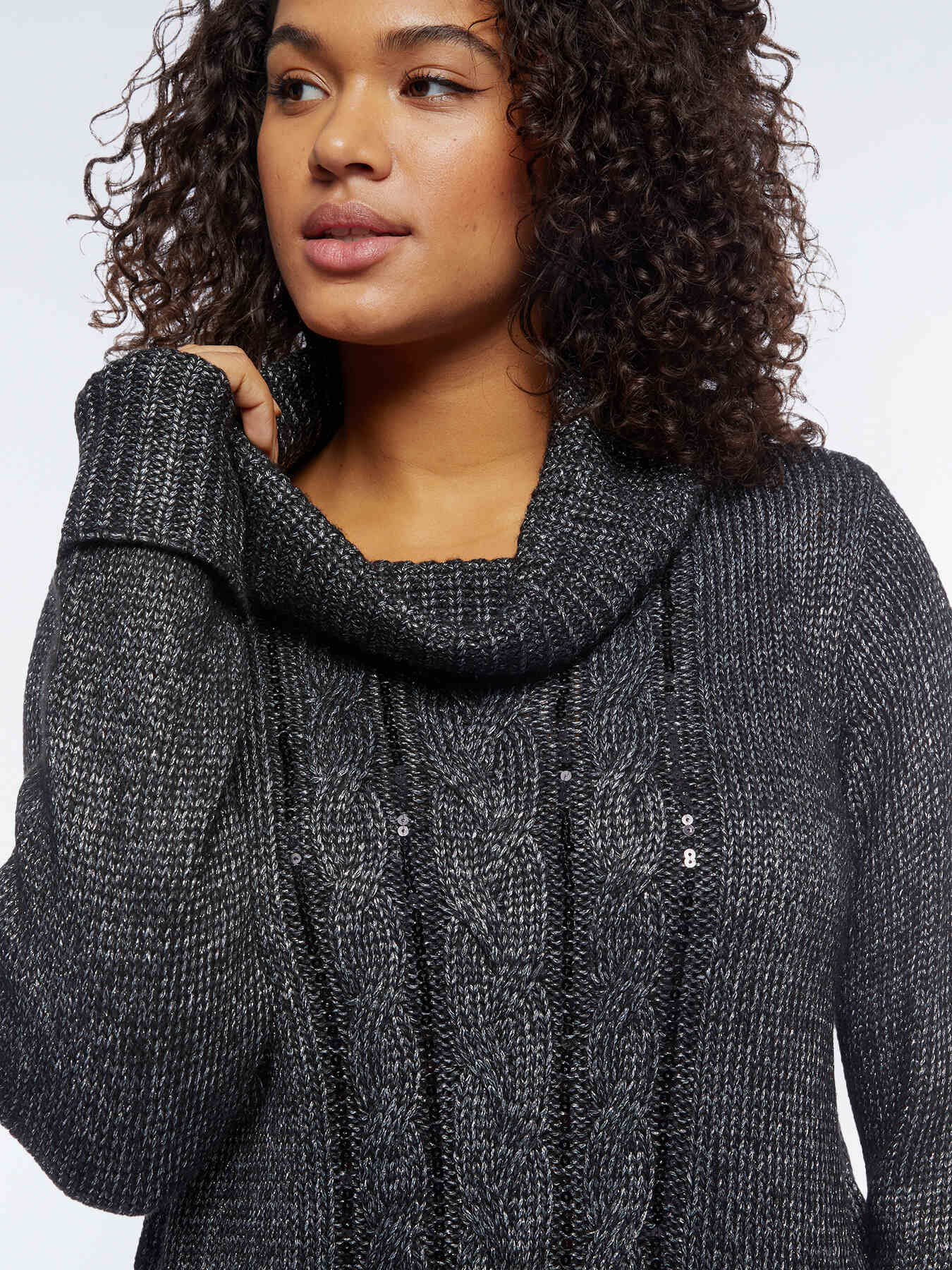 Maglia lurex con trecce centrali e ricamo image number 2