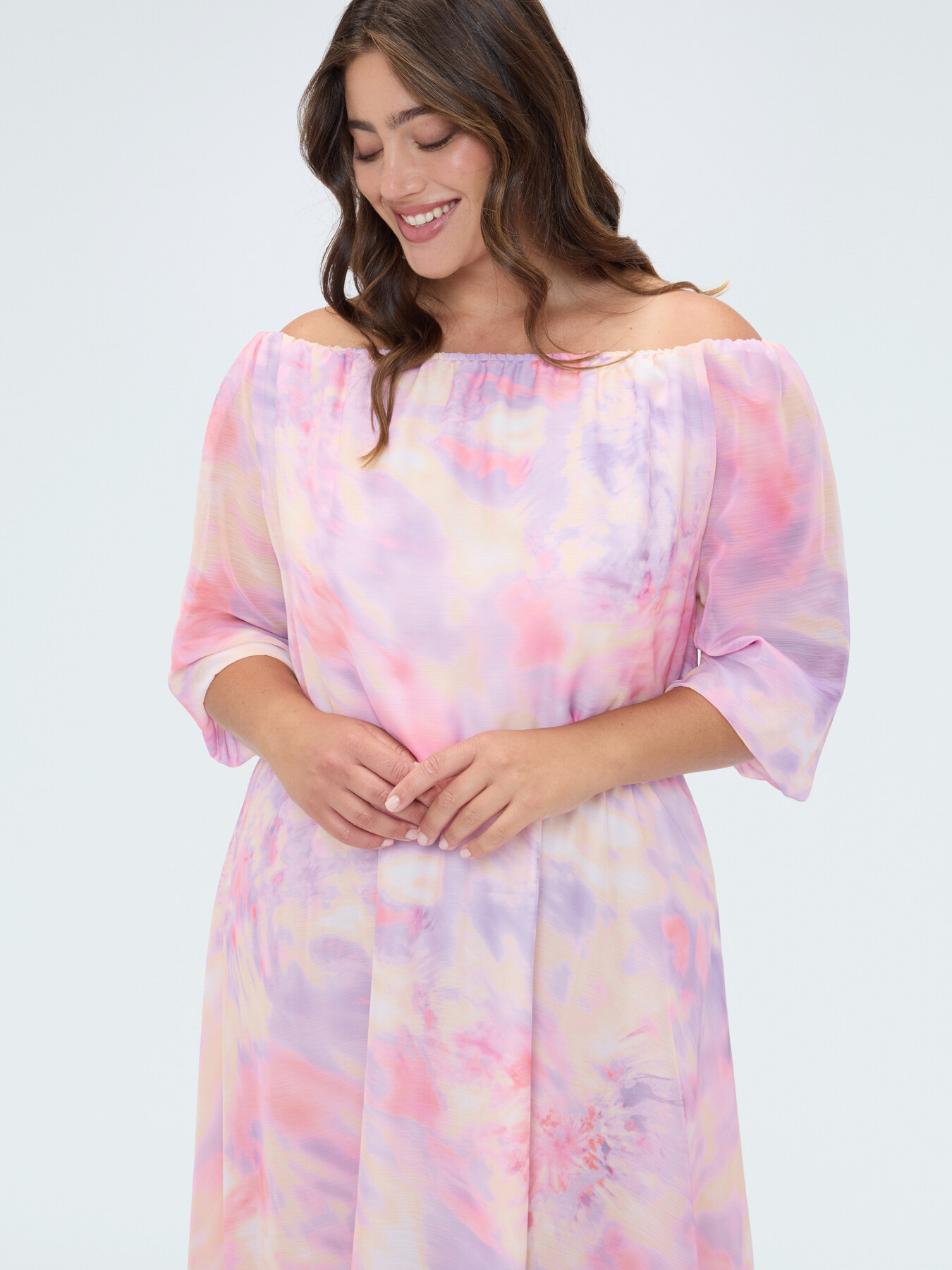 Long off-shoulder dress with gradient print image number 4
