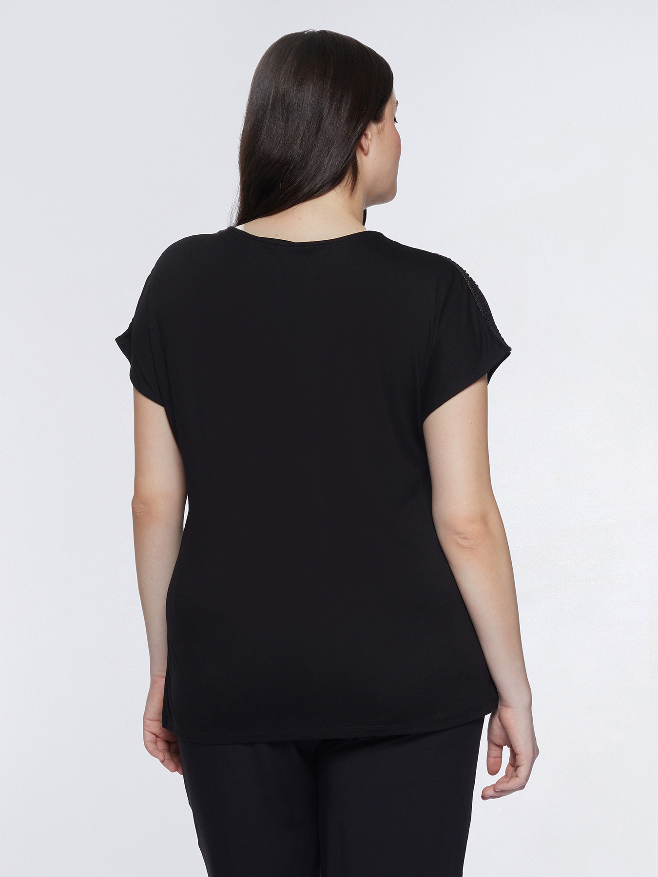 Camiseta con borde de encaje image number 1