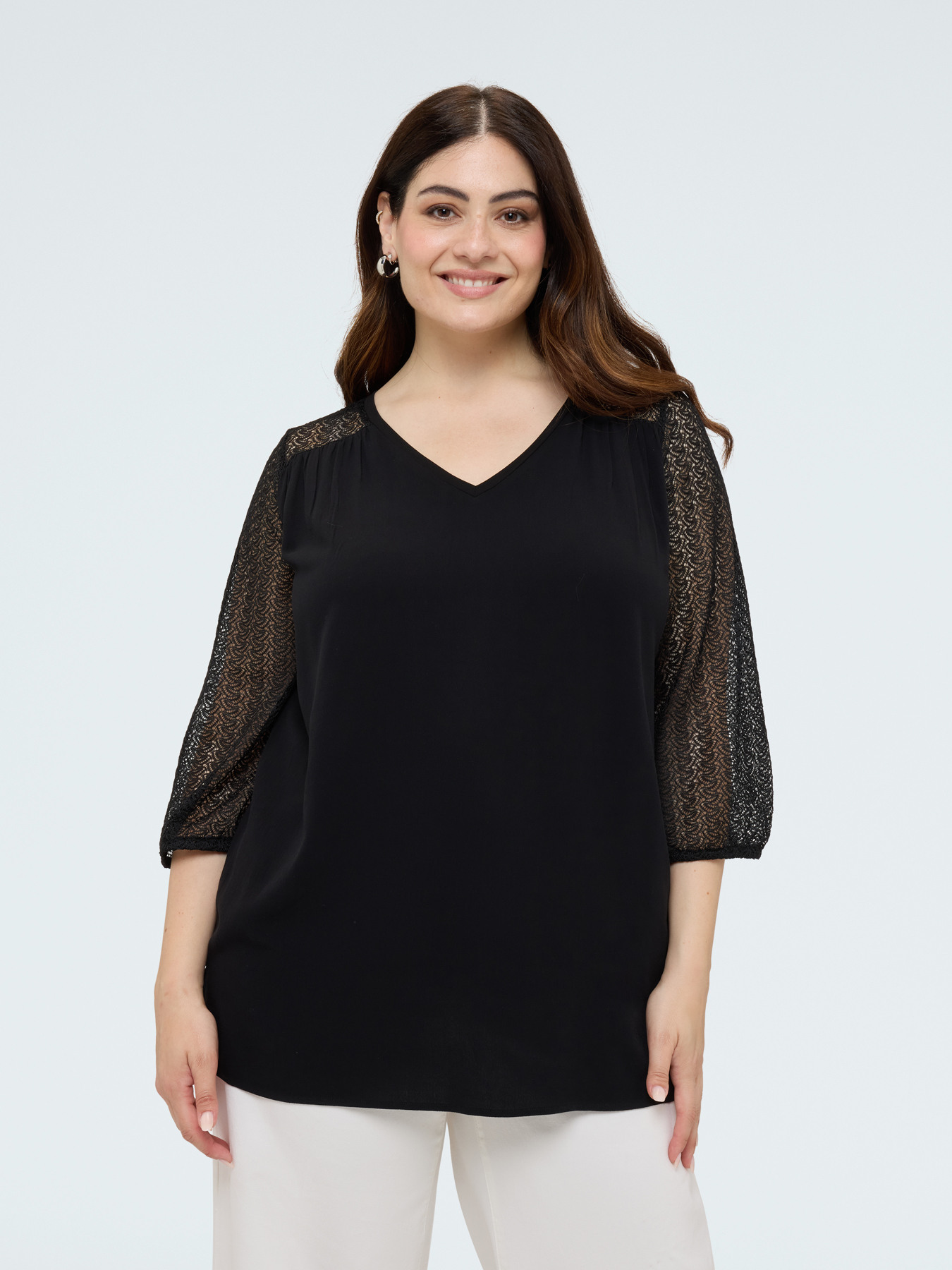 Two-tone t-shirt with crochet sleeves image number 0
