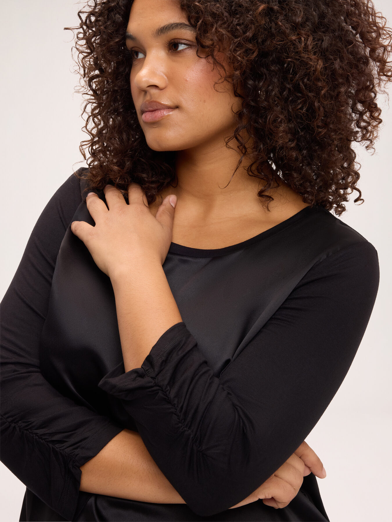 Bi-material T-shirt in satin and jersey image number 3