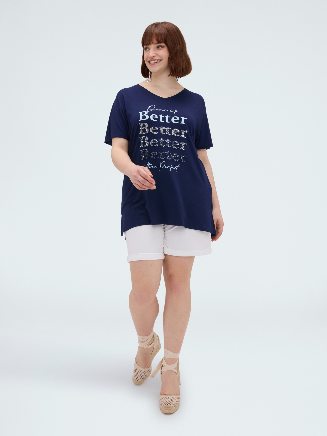 Camiseta de viscosa con letras y lentejuelas image number 2