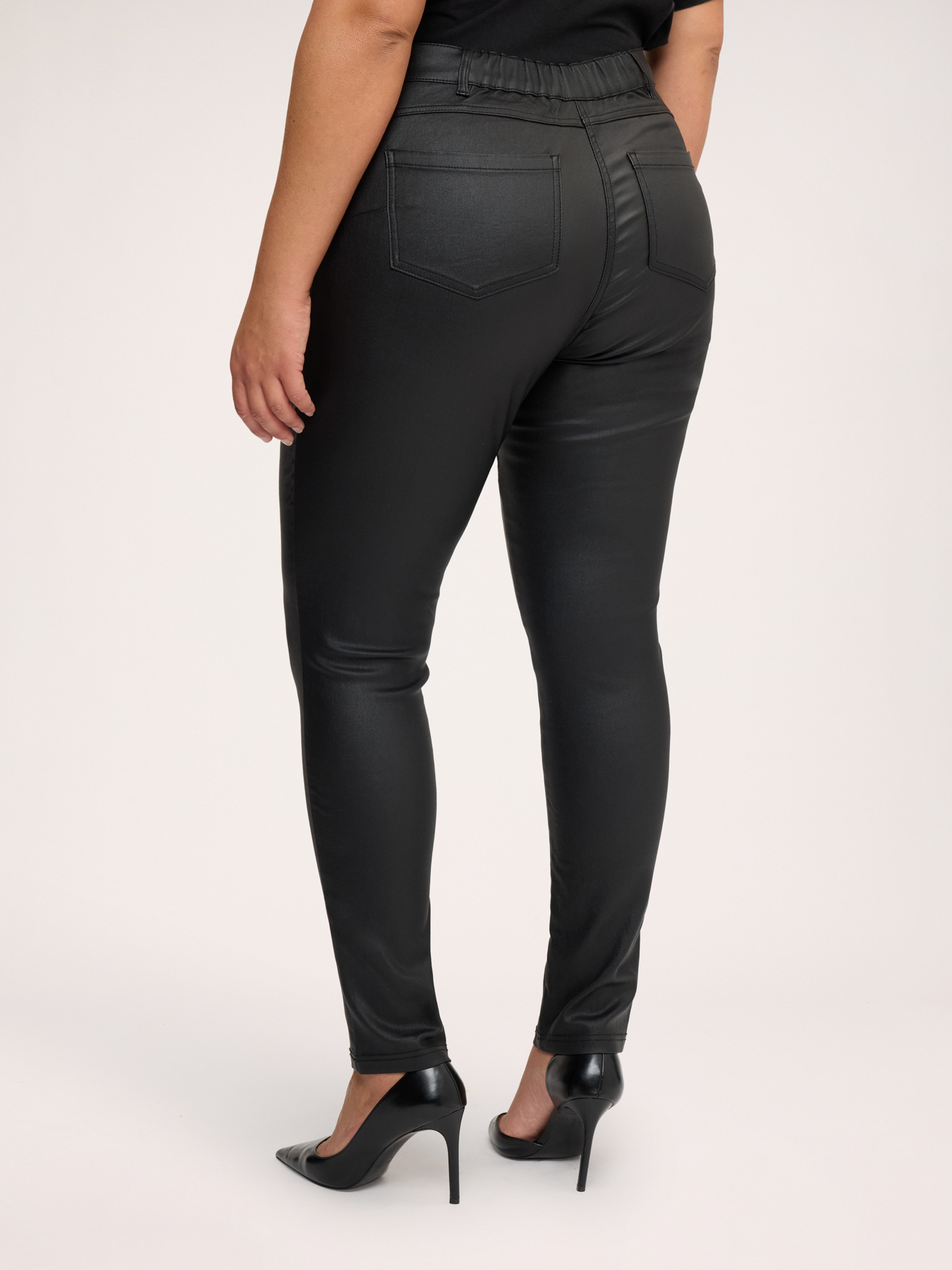 Coated-effect skinny pants image number 1