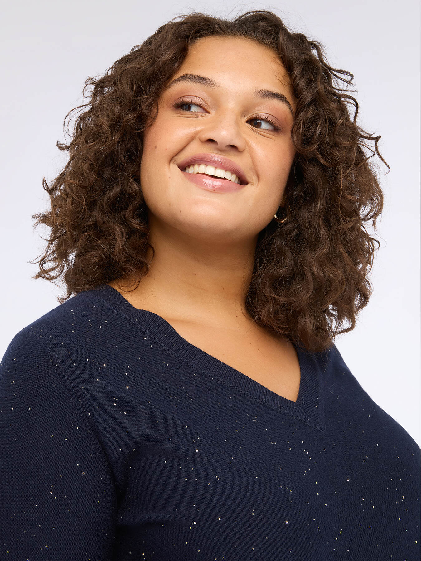 Maglia con paillettes e scollo a V image number 3