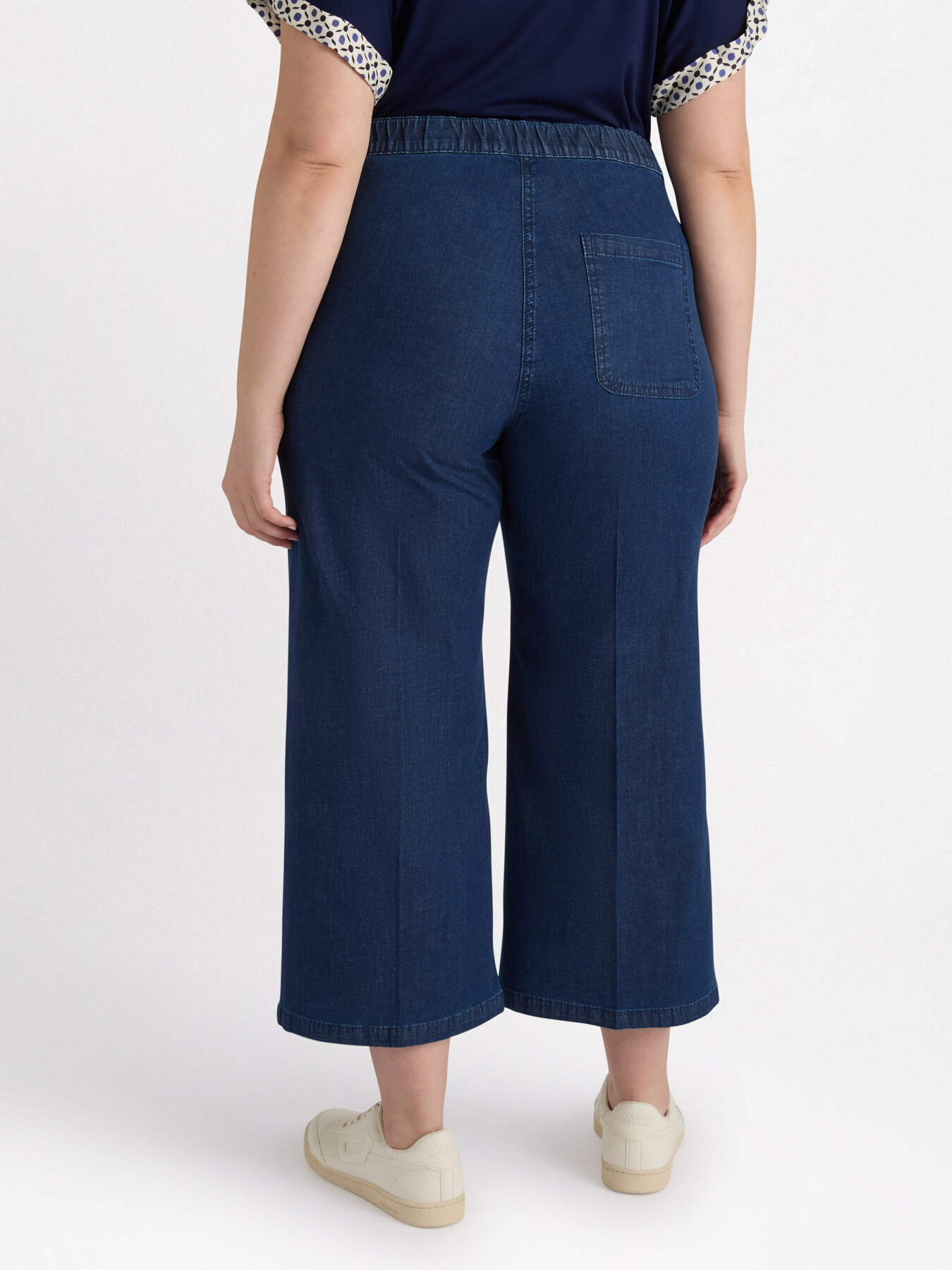 Cropped jeans image number 1