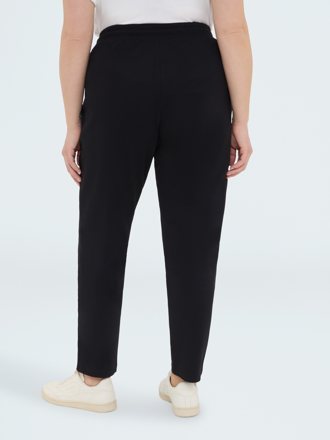 Jogginghose aus Baumwolle mit seitlichen Streifen image number 1