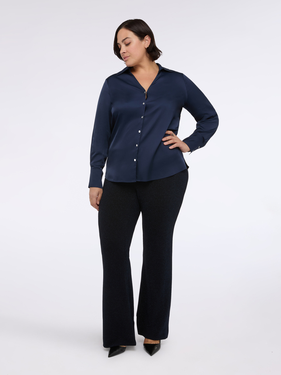 Chemise d&eacute;collet&eacute; en V en satin