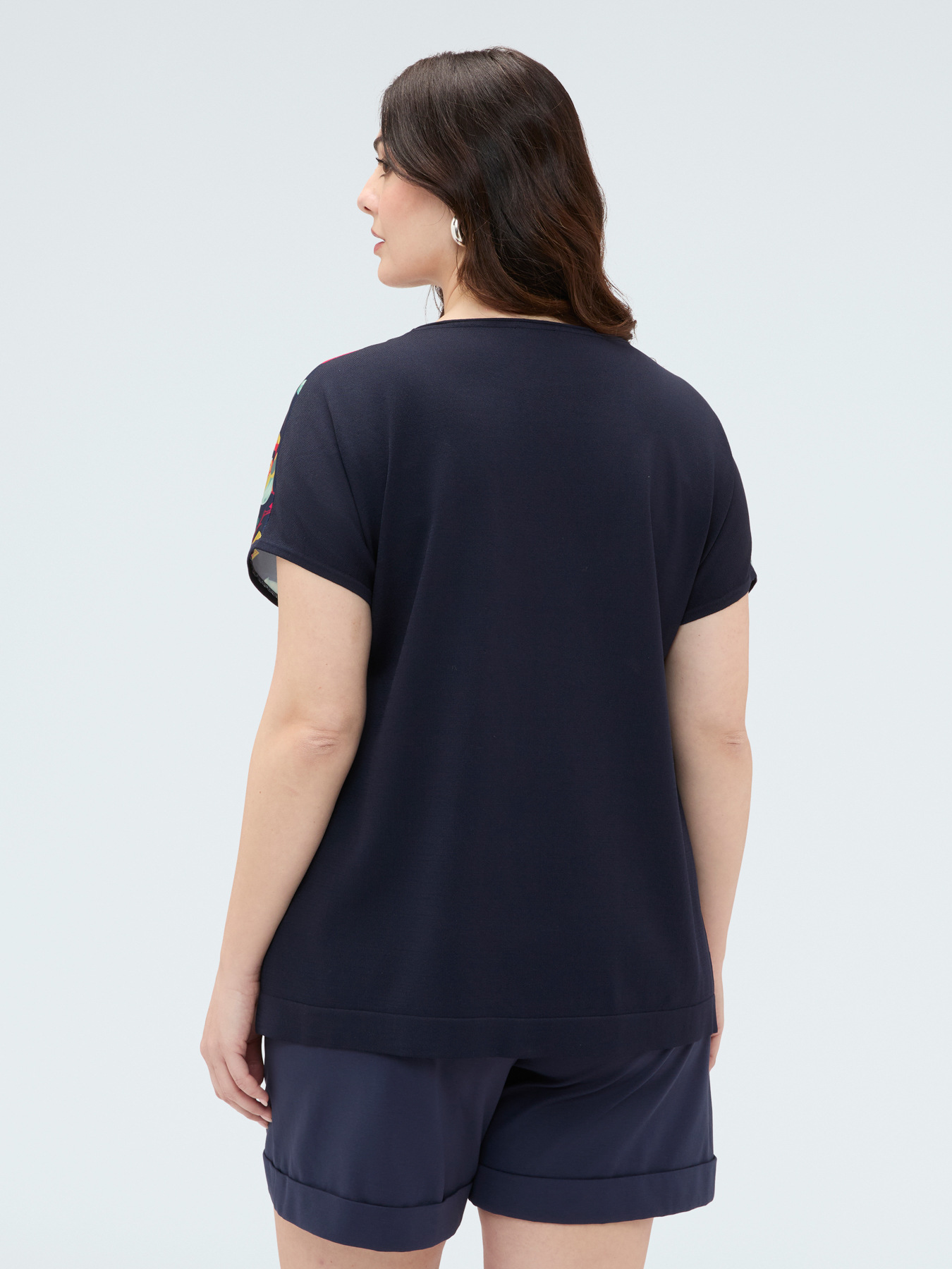 Two-tone knit top with floral print image number 1