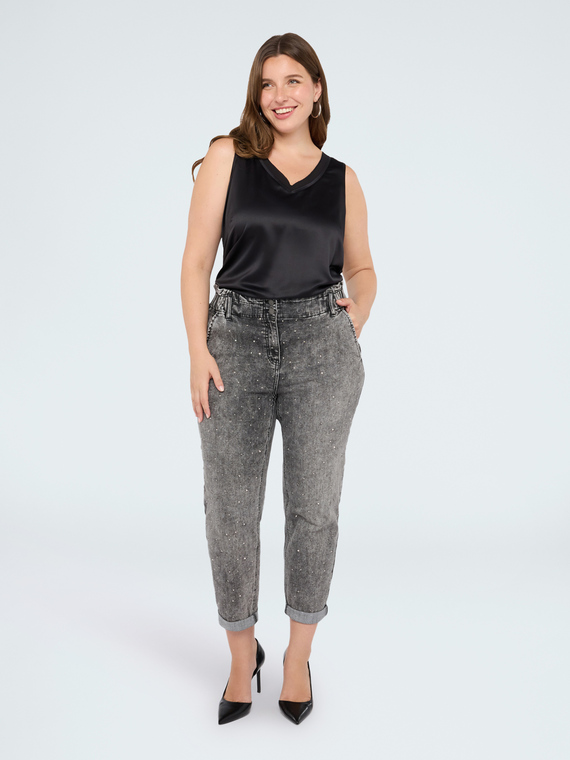 Two-material top with V-neck