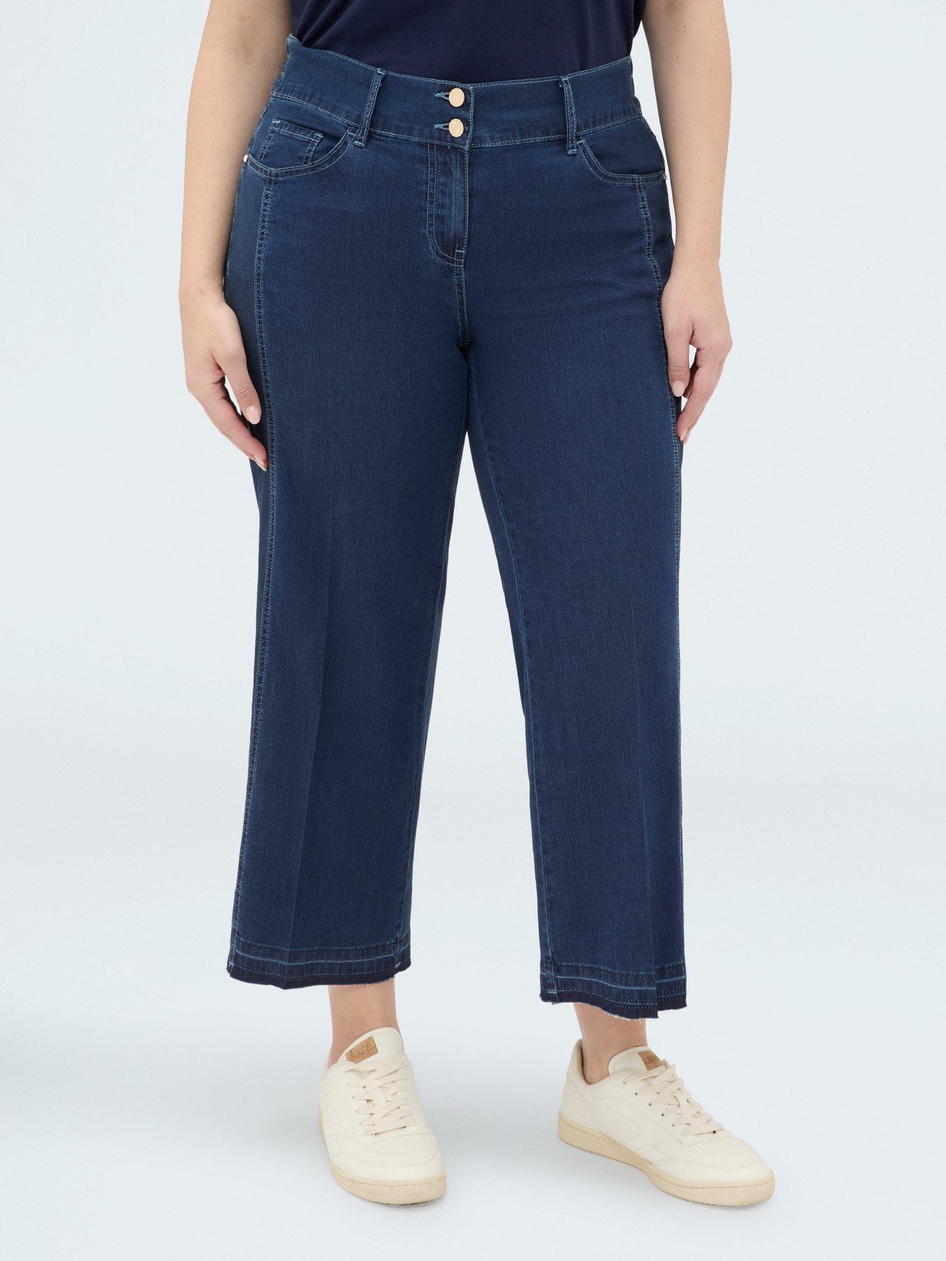 Cropped Jeans aus leichtem Denim image number 0