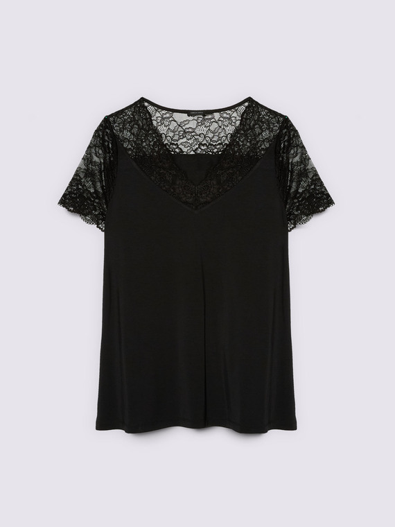 T-shirt with lace details